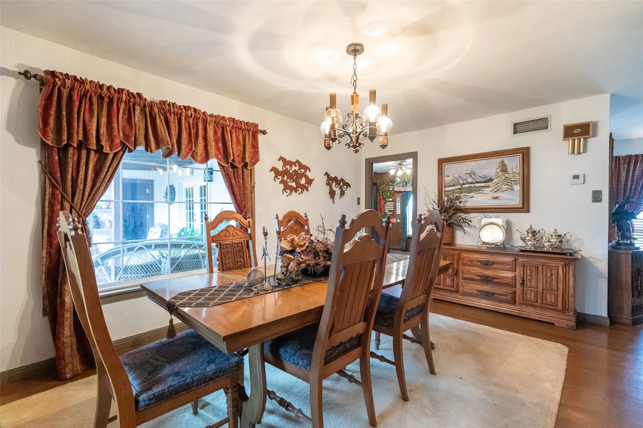 Single Family Residence For Sale in Taylor County , 300 Fm 126, Merkel, Texas 79536, 4 Bedroom, 3 Bathroom, 2 Garage spaces, 3,300 Sqft, built in 1950, mls#21309189, Real Estate Agent in Merkel, Homes For Sale in Taylor county, Homes For Sale in Merkel, Realtor in Merkel Texas, Real Estate Brokerage Independent Realty Texas, Luminita Cordes Realtor