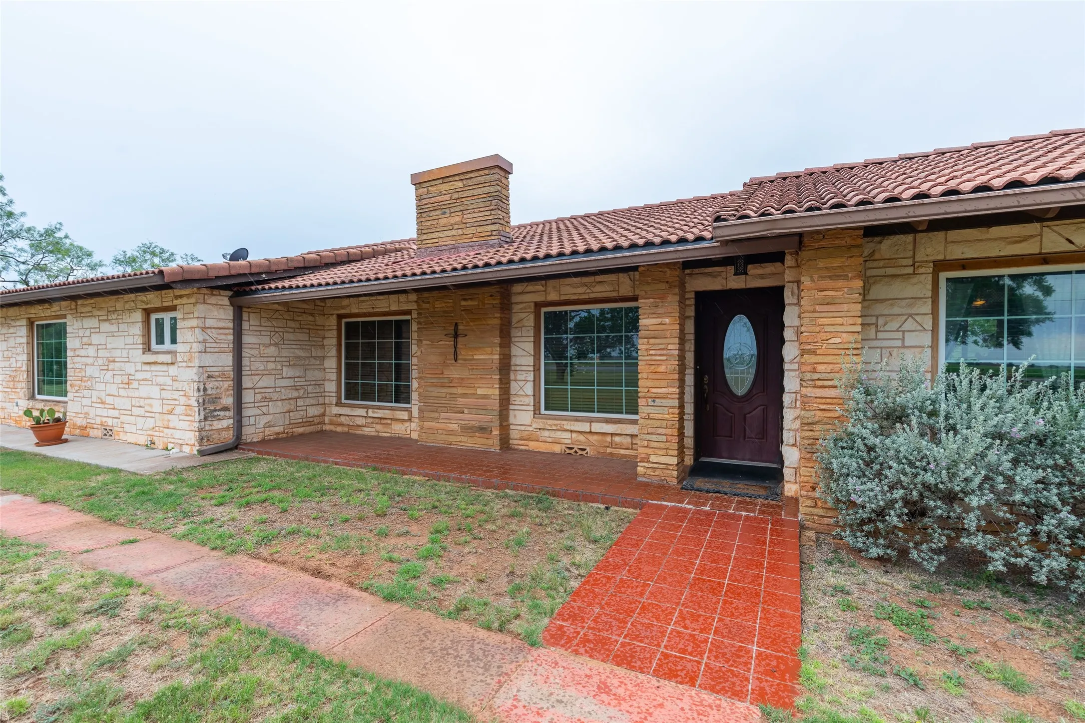 Single Family Residence For Sale in Taylor County , 300 Fm 126, Merkel, Texas 79536, 4 Bedroom, 3 Bathroom, 2 Garage spaces, 3,300 Sqft, built in 1950, mls#21309189, Real Estate Agent in Merkel, Homes For Sale in Taylor county, Homes For Sale in Merkel, Realtor in Merkel Texas, Real Estate Brokerage Independent Realty Texas, Luminita Cordes Realtor