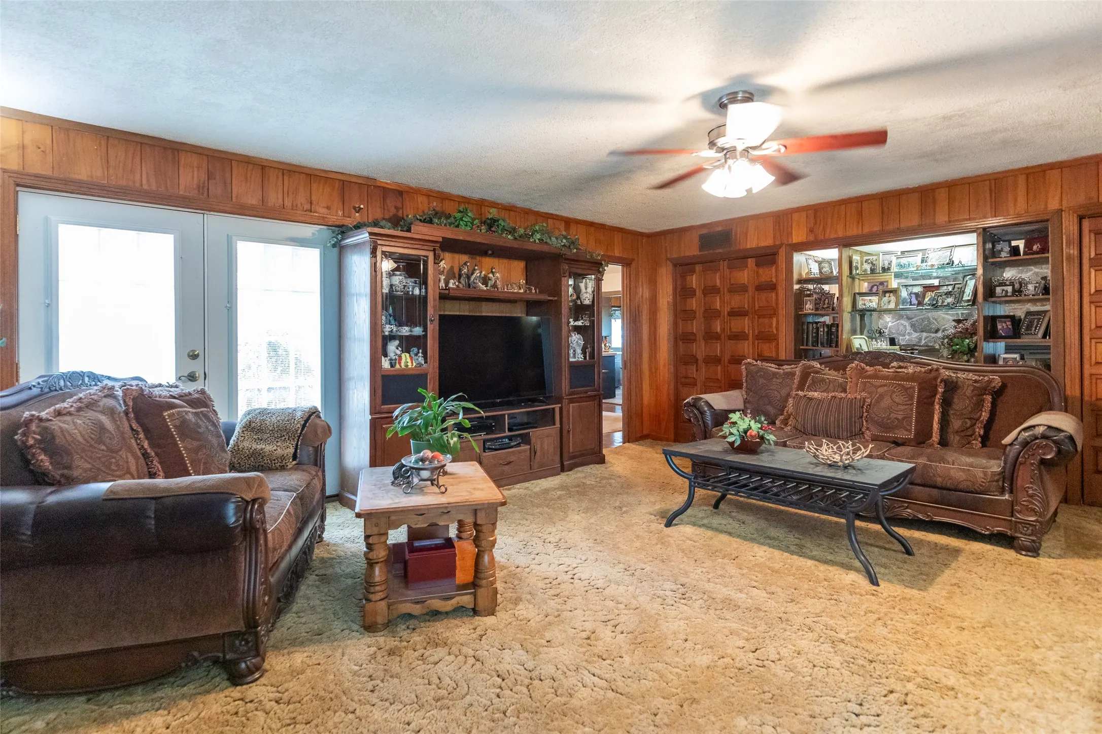 Single Family Residence For Sale in Taylor County , 300 Fm 126, Merkel, Texas 79536, 4 Bedroom, 3 Bathroom, 2 Garage spaces, 3,300 Sqft, built in 1950, mls#21309189, Real Estate Agent in Merkel, Homes For Sale in Taylor county, Homes For Sale in Merkel, Realtor in Merkel Texas, Real Estate Brokerage Independent Realty Texas, Luminita Cordes Realtor