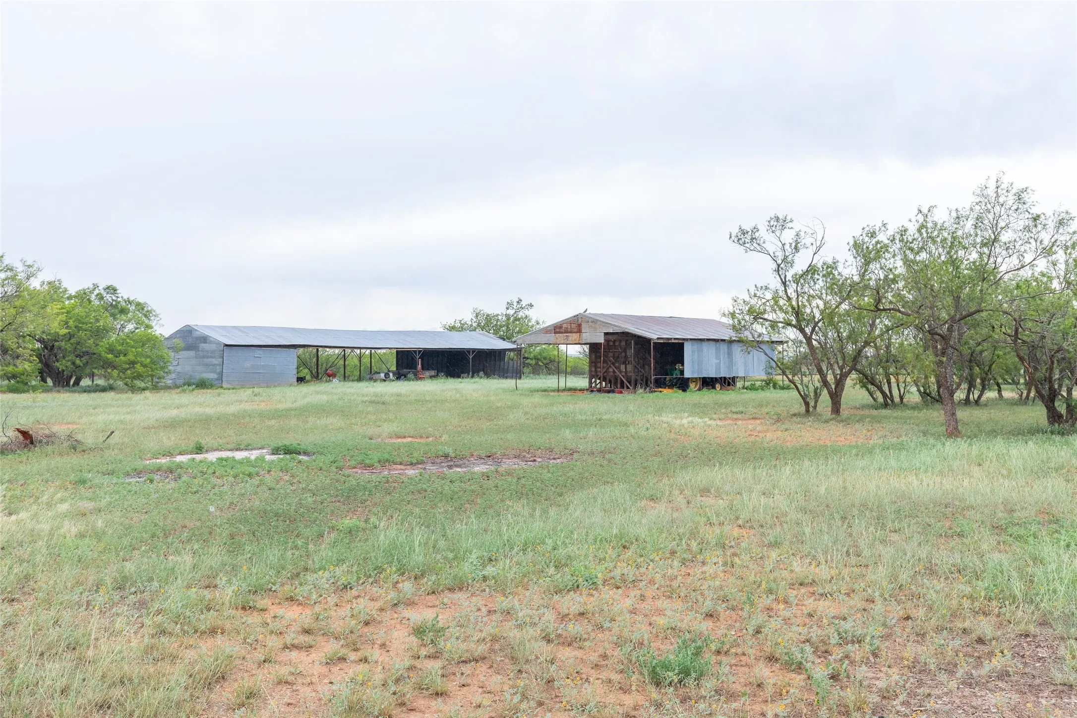 Single Family Residence For Sale in Taylor County , 300 Fm 126, Merkel, Texas 79536, 4 Bedroom, 3 Bathroom, 2 Garage spaces, 3,300 Sqft, built in 1950, mls#21309189, Real Estate Agent in Merkel, Homes For Sale in Taylor county, Homes For Sale in Merkel, Realtor in Merkel Texas, Real Estate Brokerage Independent Realty Texas, Luminita Cordes Realtor