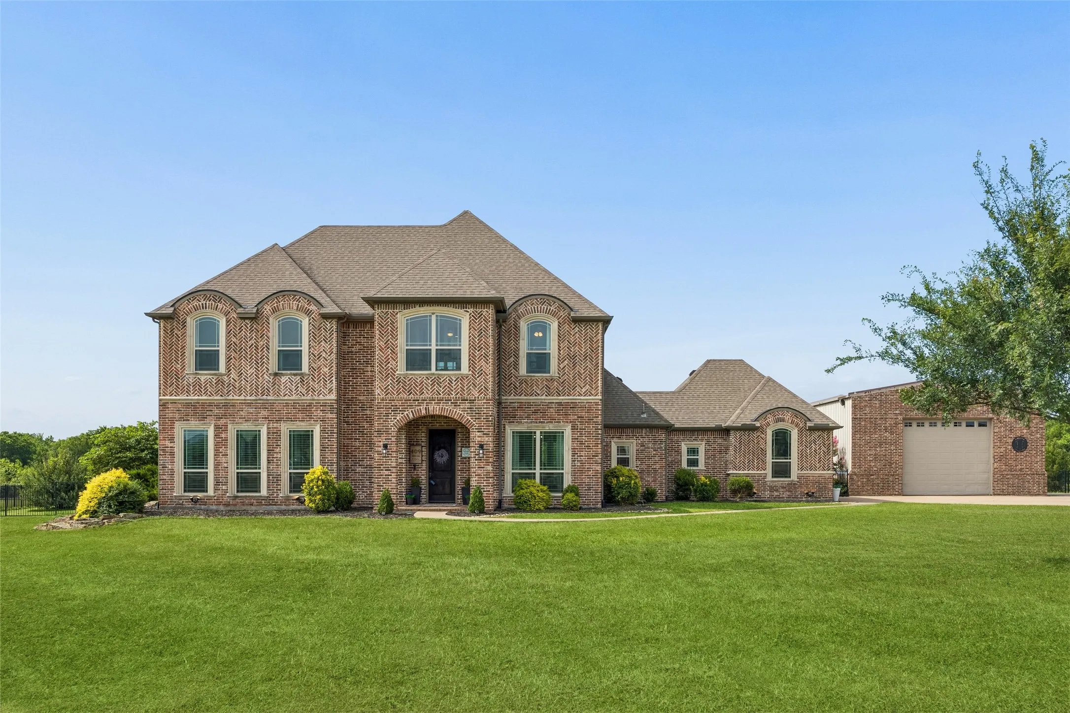Single Family Residence For Sale in Rockwall County , 409 Hidden Pass, Royse City, Texas 75189, 5 Bedroom, 4 Bathroom, 6 Garage spaces, 4,043 Sqft, built in 2013, mls#21302845, Real Estate Agent in Royse City, Homes For Sale in Rockwall county, Homes For Sale in Royse City, Realtor in Royse City Texas, Real Estate Brokerage Independent Realty Texas, Luminita Cordes Realtor