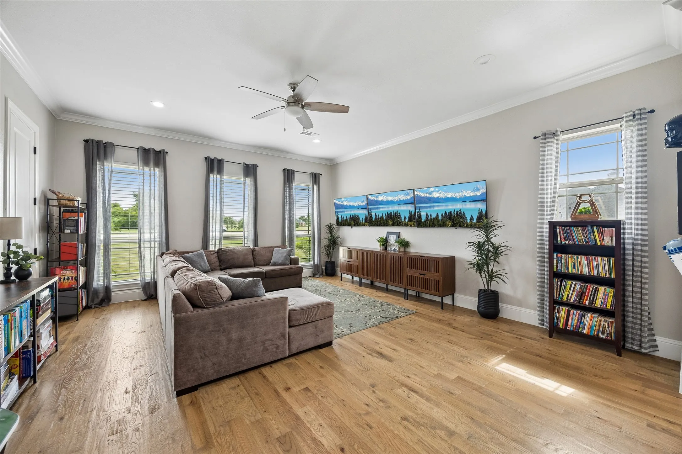 Single Family Residence For Sale in Rockwall County , 409 Hidden Pass, Royse City, Texas 75189, 5 Bedroom, 4 Bathroom, 6 Garage spaces, 4,043 Sqft, built in 2013, mls#21302845, Real Estate Agent in Royse City, Homes For Sale in Rockwall county, Homes For Sale in Royse City, Realtor in Royse City Texas, Real Estate Brokerage Independent Realty Texas, Luminita Cordes Realtor