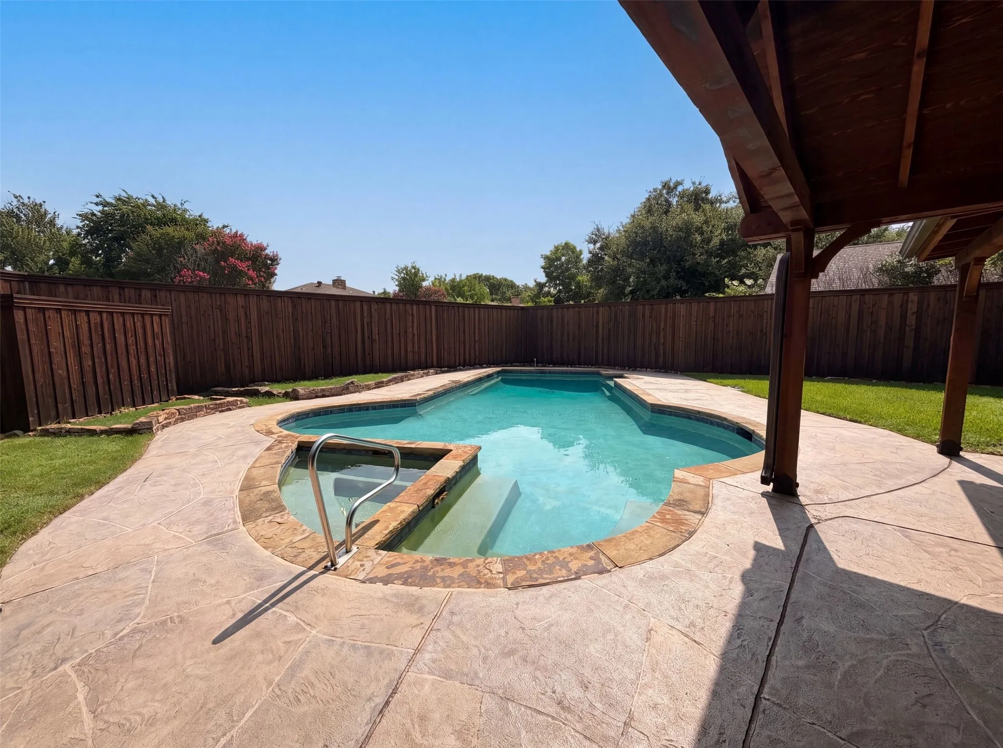 Single Family Residence For Sale in Denton County , 1533 Parkside Trail, Lewisville, Texas 75077, 4 Bedroom, 2 Bathroom, 2 Garage spaces, 2,410 Sqft, built in 1979, mls#21312996, Real Estate Agent in Lewisville, Homes For Sale in Denton county, Homes For Sale in Lewisville, Realtor in Lewisville Texas, Real Estate Brokerage Independent Realty Texas, Luminita Cordes Realtor