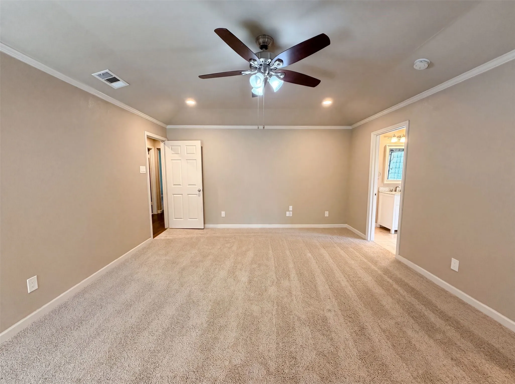 Single Family Residence For Sale in Denton County , 1533 Parkside Trail, Lewisville, Texas 75077, 4 Bedroom, 2 Bathroom, 2 Garage spaces, 2,410 Sqft, built in 1979, mls#21312996, Real Estate Agent in Lewisville, Homes For Sale in Denton county, Homes For Sale in Lewisville, Realtor in Lewisville Texas, Real Estate Brokerage Independent Realty Texas, Luminita Cordes Realtor