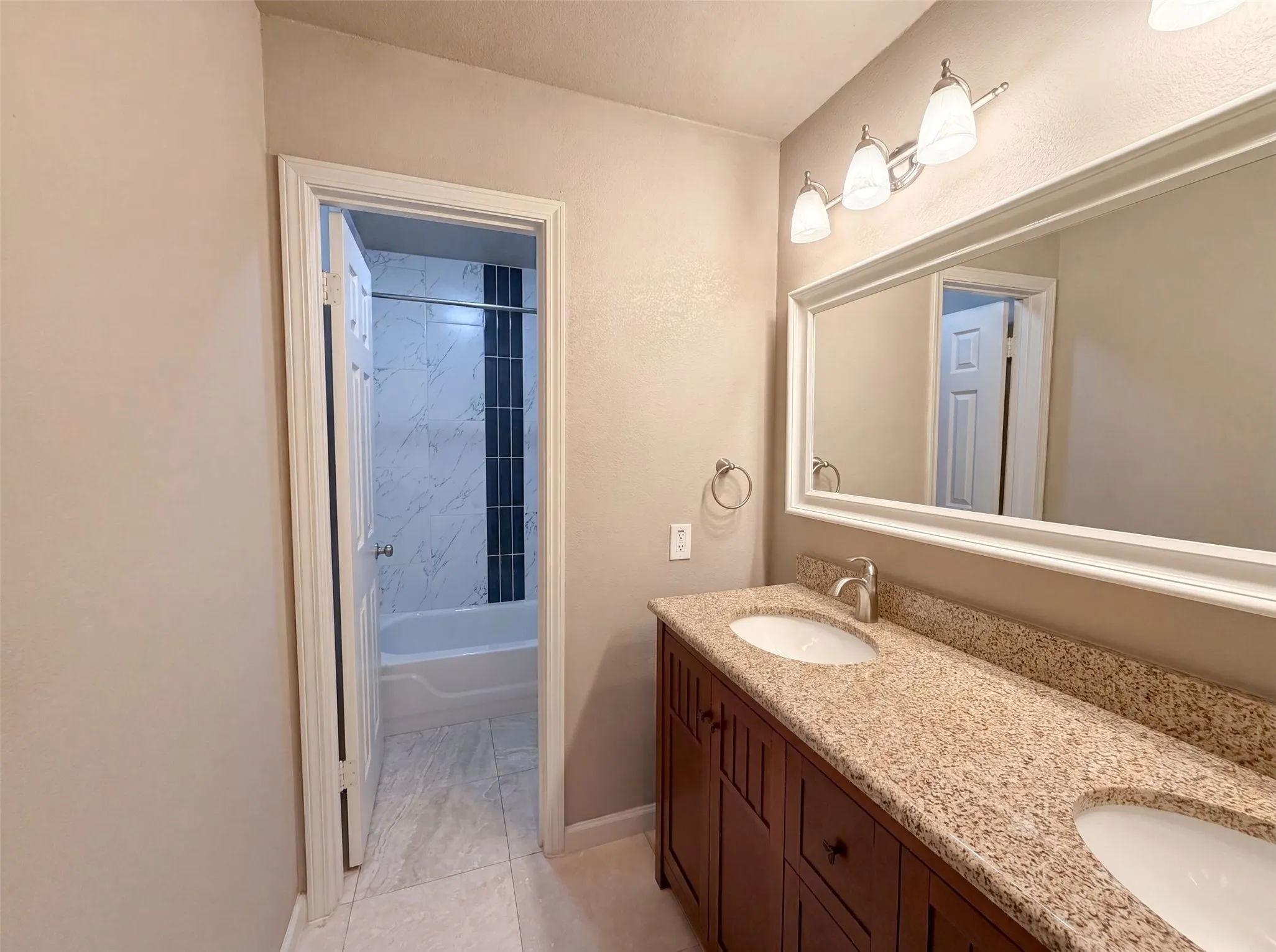 Single Family Residence For Sale in Denton County , 1533 Parkside Trail, Lewisville, Texas 75077, 4 Bedroom, 2 Bathroom, 2 Garage spaces, 2,410 Sqft, built in 1979, mls#21312996, Real Estate Agent in Lewisville, Homes For Sale in Denton county, Homes For Sale in Lewisville, Realtor in Lewisville Texas, Real Estate Brokerage Independent Realty Texas, Luminita Cordes Realtor