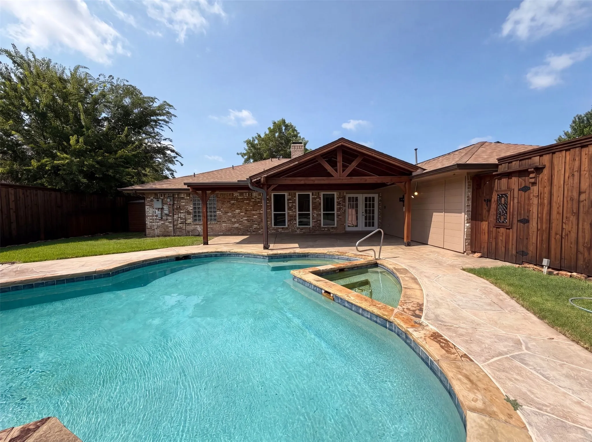 Single Family Residence For Sale in Denton County , 1533 Parkside Trail, Lewisville, Texas 75077, 4 Bedroom, 2 Bathroom, 2 Garage spaces, 2,410 Sqft, built in 1979, mls#21312996, Real Estate Agent in Lewisville, Homes For Sale in Denton county, Homes For Sale in Lewisville, Realtor in Lewisville Texas, Real Estate Brokerage Independent Realty Texas, Luminita Cordes Realtor