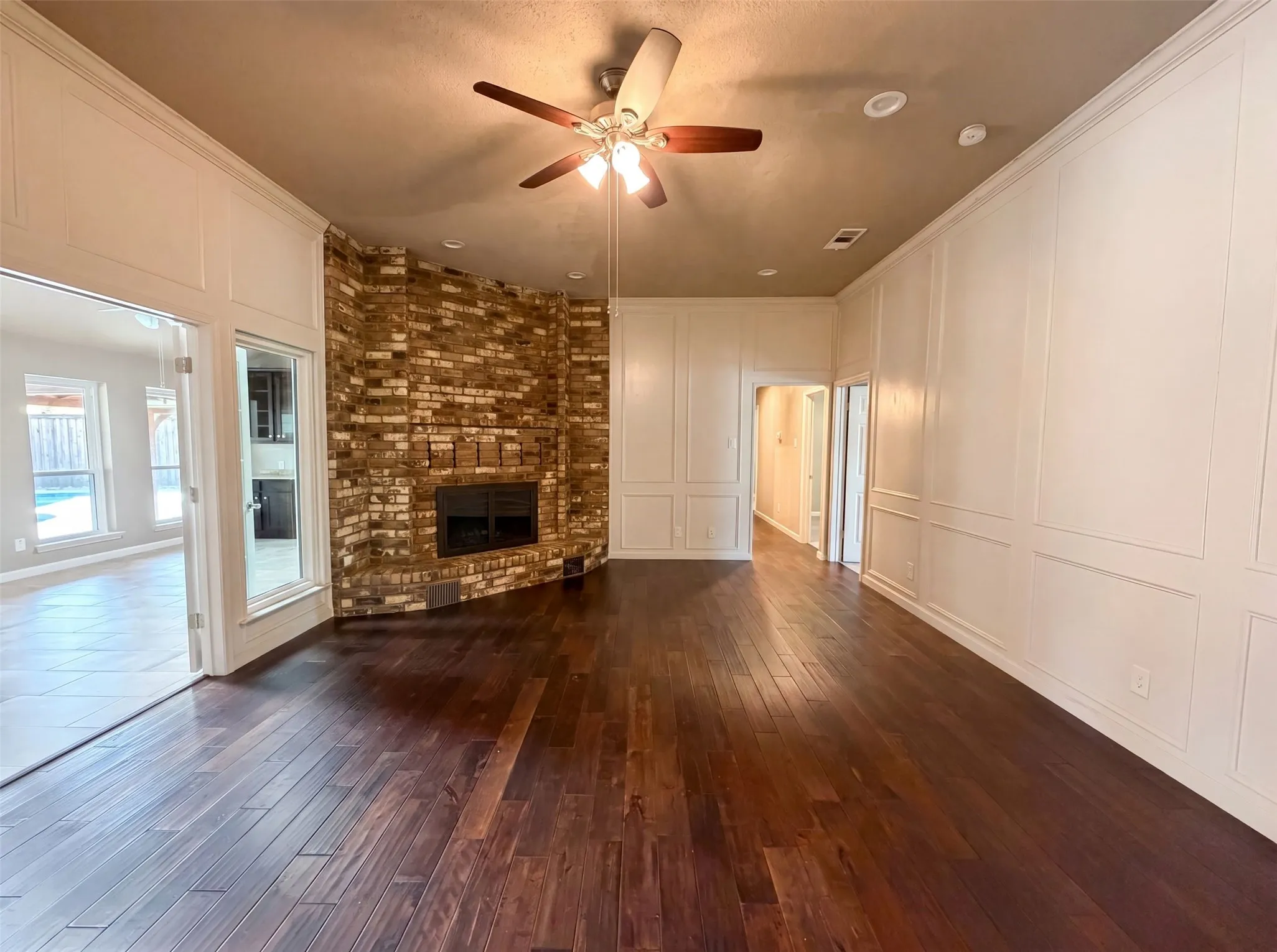 Single Family Residence For Sale in Denton County , 1533 Parkside Trail, Lewisville, Texas 75077, 4 Bedroom, 2 Bathroom, 2 Garage spaces, 2,410 Sqft, built in 1979, mls#21312996, Real Estate Agent in Lewisville, Homes For Sale in Denton county, Homes For Sale in Lewisville, Realtor in Lewisville Texas, Real Estate Brokerage Independent Realty Texas, Luminita Cordes Realtor