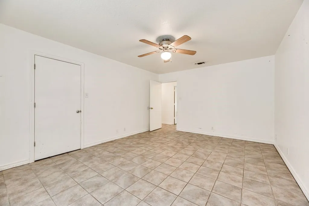 Single Family Residence For Sale in Grayson County , 298 Butterfield Road, Denison, Texas 75021, 5 Bedroom, 3 Bathroom, Garage spaces, 2,672 Sqft, built in 1988, mls#21295793, Real Estate Agent in Denison, Homes For Sale in Grayson county, Homes For Sale in Denison, Realtor in Denison Texas, Real Estate Brokerage Independent Realty Texas, Luminita Cordes Realtor