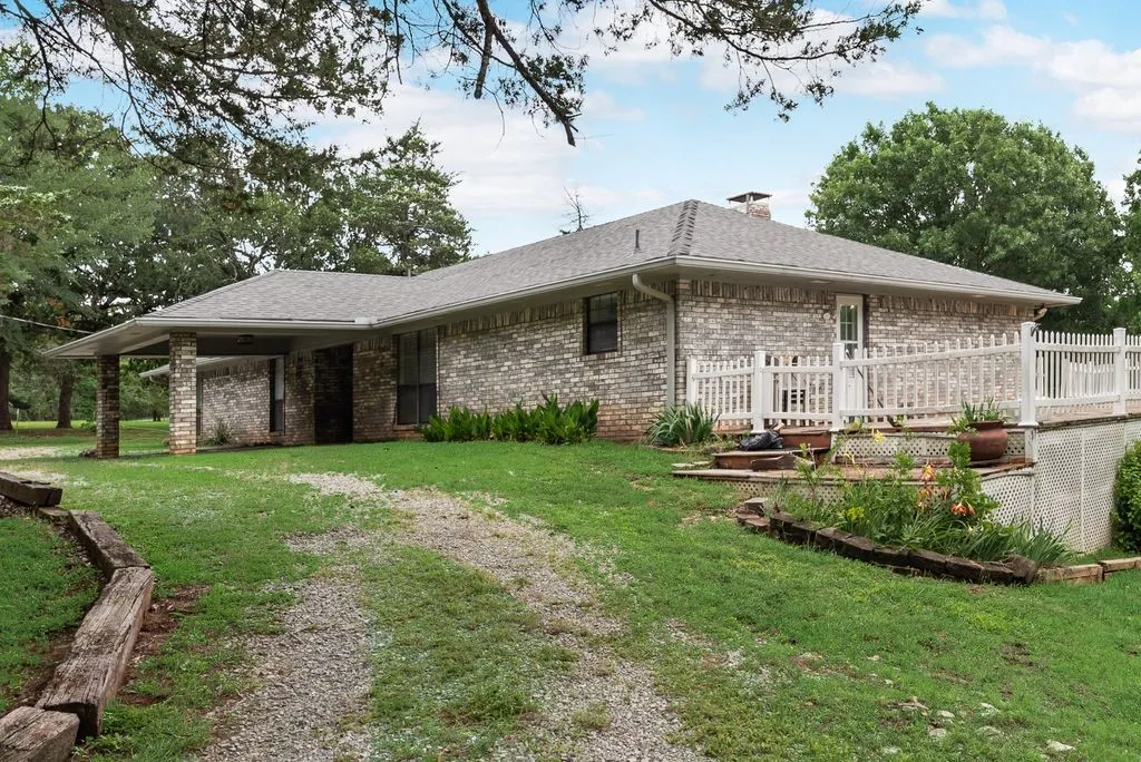 Single Family Residence For Sale in Grayson County , 298 Butterfield Road, Denison, Texas 75021, 5 Bedroom, 3 Bathroom, Garage spaces, 2,672 Sqft, built in 1988, mls#21295793, Real Estate Agent in Denison, Homes For Sale in Grayson county, Homes For Sale in Denison, Realtor in Denison Texas, Real Estate Brokerage Independent Realty Texas, Luminita Cordes Realtor