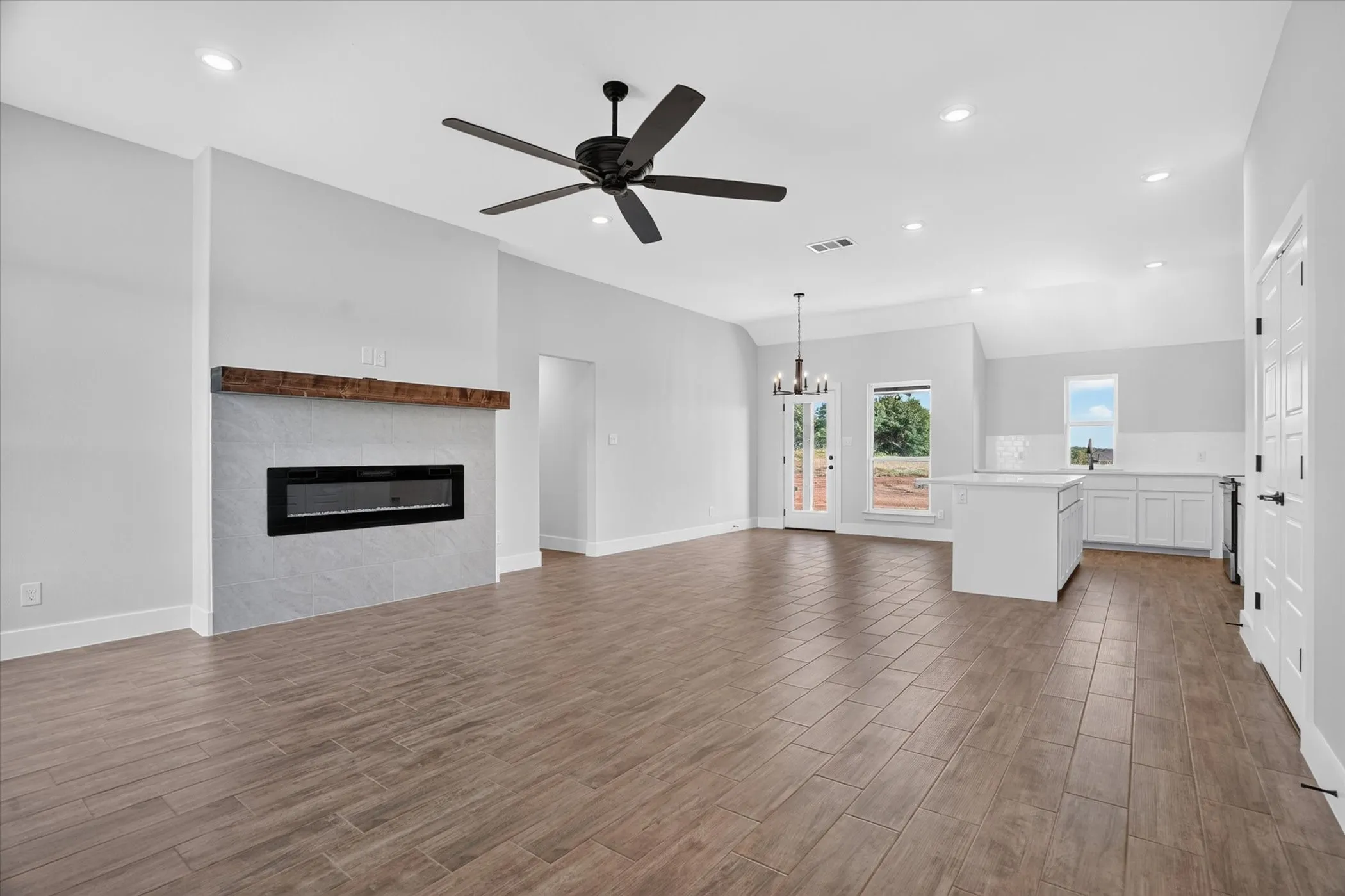 Single Family Residence For Sale in Parker County , 1097 Colt Road, Springtown, Texas 76082, 4 Bedroom, 2 Bathroom, 2 Garage spaces, 1,862 Sqft, built in 2026, mls#21313009, Real Estate Agent in Springtown, Homes For Sale in Parker county, Homes For Sale in Springtown, Realtor in Springtown Texas, Real Estate Brokerage Independent Realty Texas, Luminita Cordes Realtor