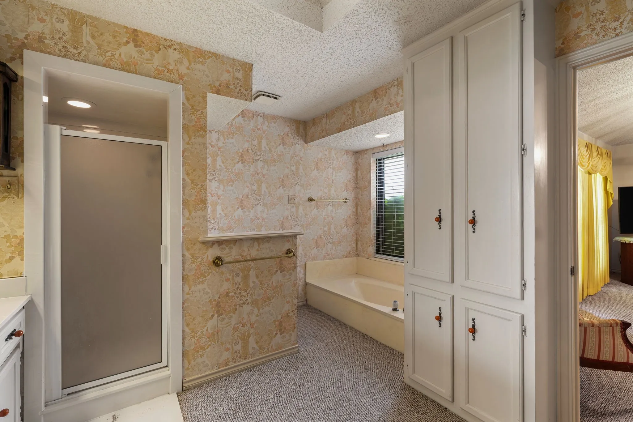 Single Family Residence For Sale in Rockwall County , 203 Tanya Drive, Rockwall, Texas 75087, 3 Bedroom, 3 Bathroom, 2 Garage spaces, 2,816 Sqft, built in 1980, mls#21311106, Real Estate Agent in Rockwall, Homes For Sale in Rockwall county, Homes For Sale in Rockwall, Realtor in Rockwall Texas, Real Estate Brokerage Independent Realty Texas, Luminita Cordes Realtor