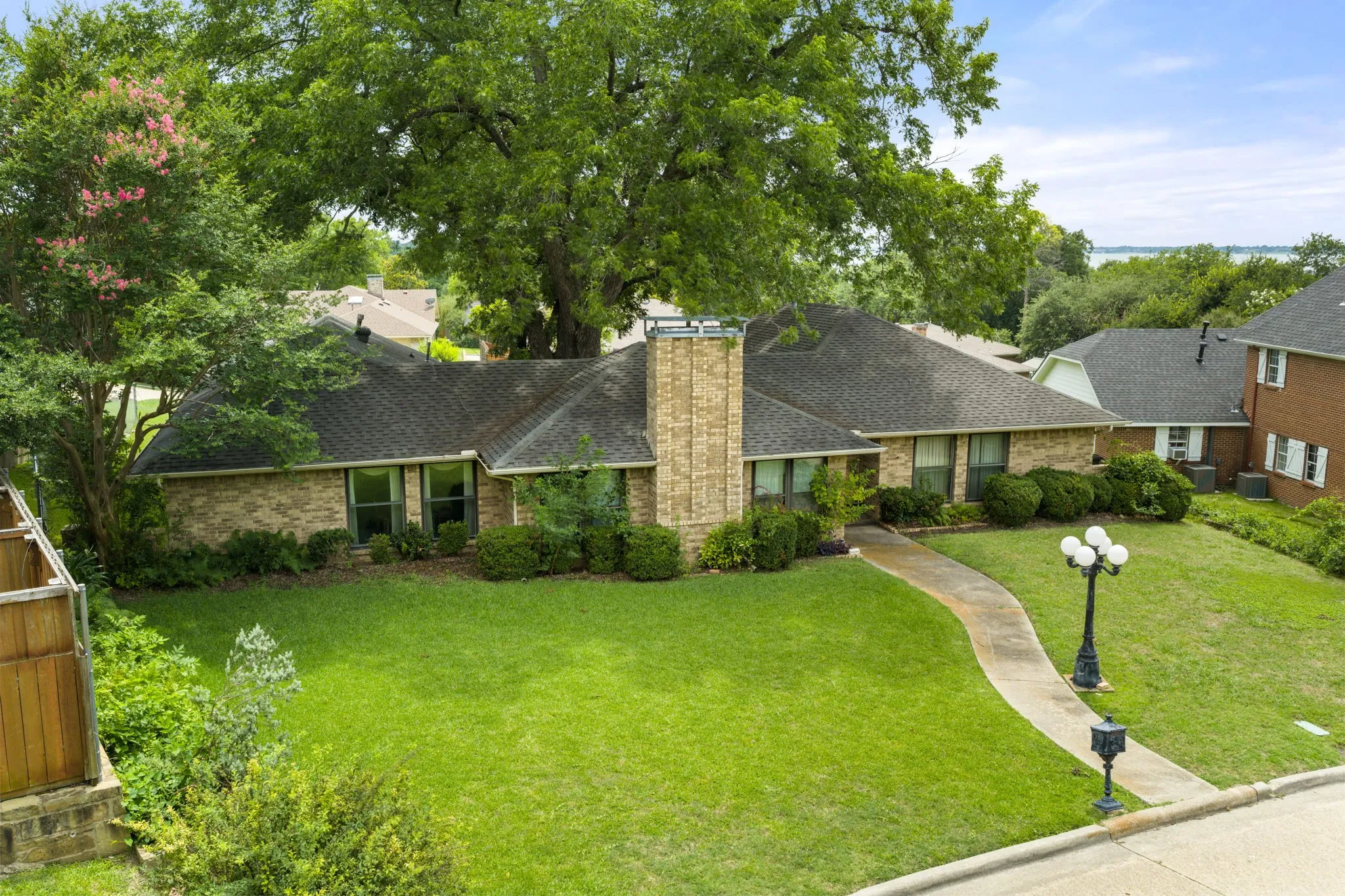Single Family Residence For Sale in Rockwall County , 203 Tanya Drive, Rockwall, Texas 75087, 3 Bedroom, 3 Bathroom, 2 Garage spaces, 2,816 Sqft, built in 1980, mls#21311106, Real Estate Agent in Rockwall, Homes For Sale in Rockwall county, Homes For Sale in Rockwall, Realtor in Rockwall Texas, Real Estate Brokerage Independent Realty Texas, Luminita Cordes Realtor