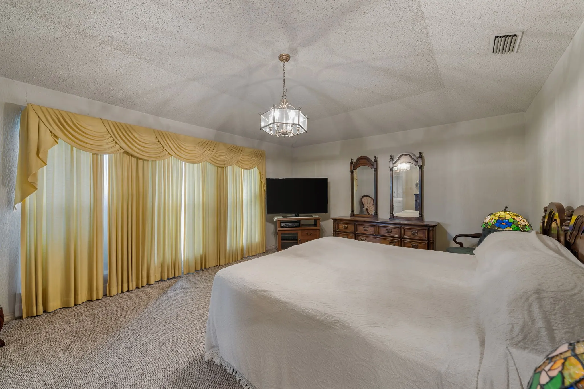 Single Family Residence For Sale in Rockwall County , 203 Tanya Drive, Rockwall, Texas 75087, 3 Bedroom, 3 Bathroom, 2 Garage spaces, 2,816 Sqft, built in 1980, mls#21311106, Real Estate Agent in Rockwall, Homes For Sale in Rockwall county, Homes For Sale in Rockwall, Realtor in Rockwall Texas, Real Estate Brokerage Independent Realty Texas, Luminita Cordes Realtor