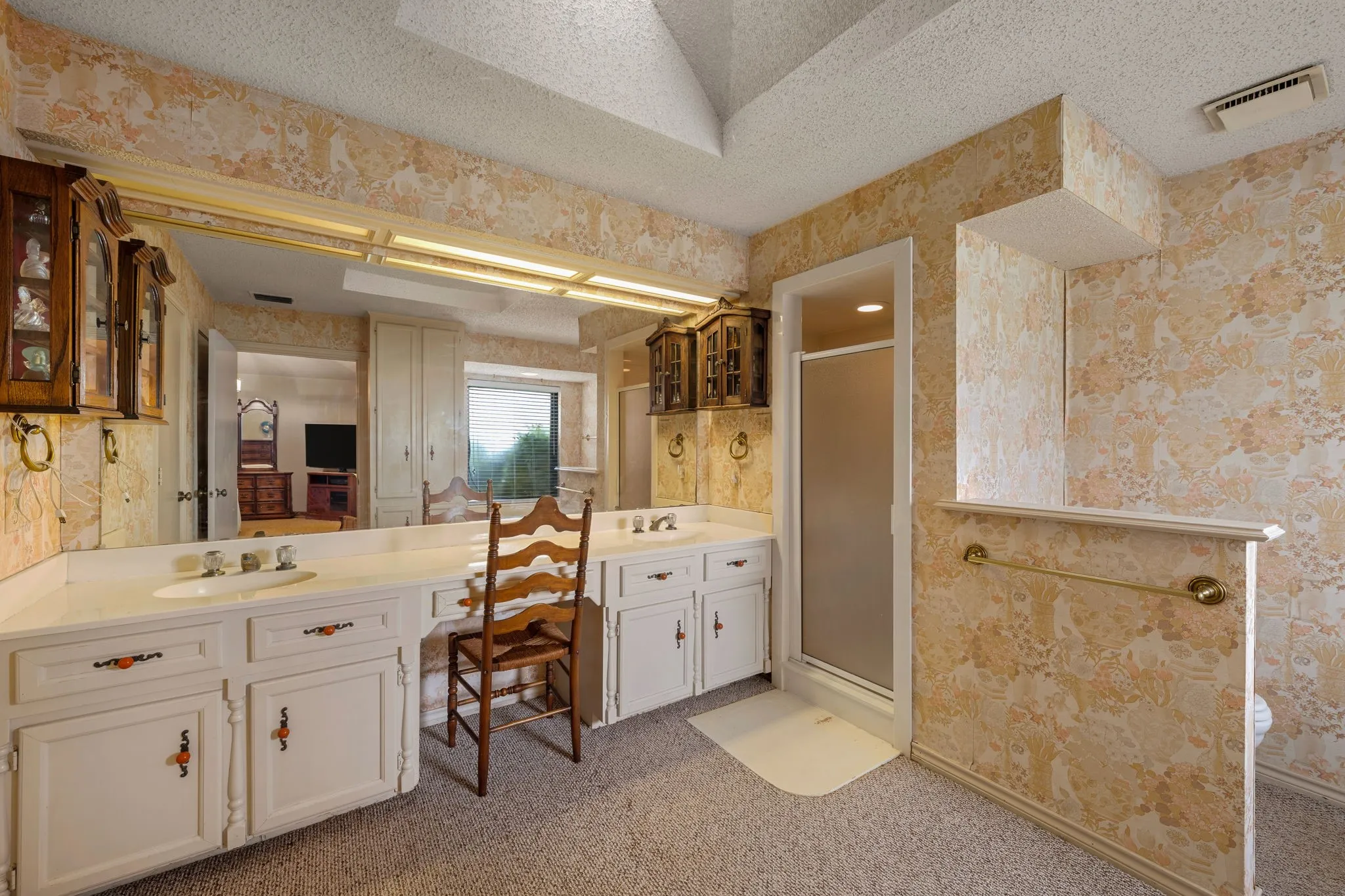 Single Family Residence For Sale in Rockwall County , 203 Tanya Drive, Rockwall, Texas 75087, 3 Bedroom, 3 Bathroom, 2 Garage spaces, 2,816 Sqft, built in 1980, mls#21311106, Real Estate Agent in Rockwall, Homes For Sale in Rockwall county, Homes For Sale in Rockwall, Realtor in Rockwall Texas, Real Estate Brokerage Independent Realty Texas, Luminita Cordes Realtor