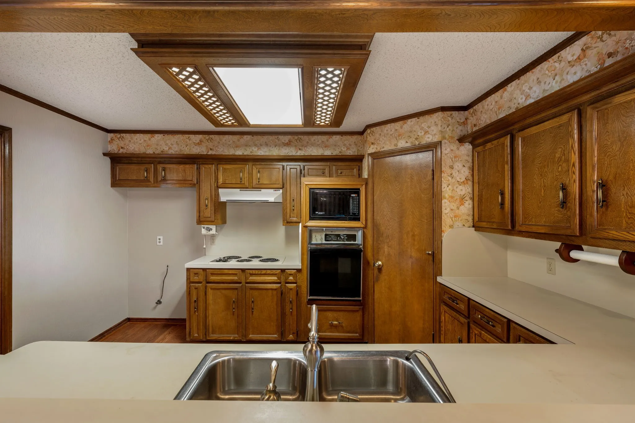 Single Family Residence For Sale in Rockwall County , 203 Tanya Drive, Rockwall, Texas 75087, 3 Bedroom, 3 Bathroom, 2 Garage spaces, 2,816 Sqft, built in 1980, mls#21311106, Real Estate Agent in Rockwall, Homes For Sale in Rockwall county, Homes For Sale in Rockwall, Realtor in Rockwall Texas, Real Estate Brokerage Independent Realty Texas, Luminita Cordes Realtor