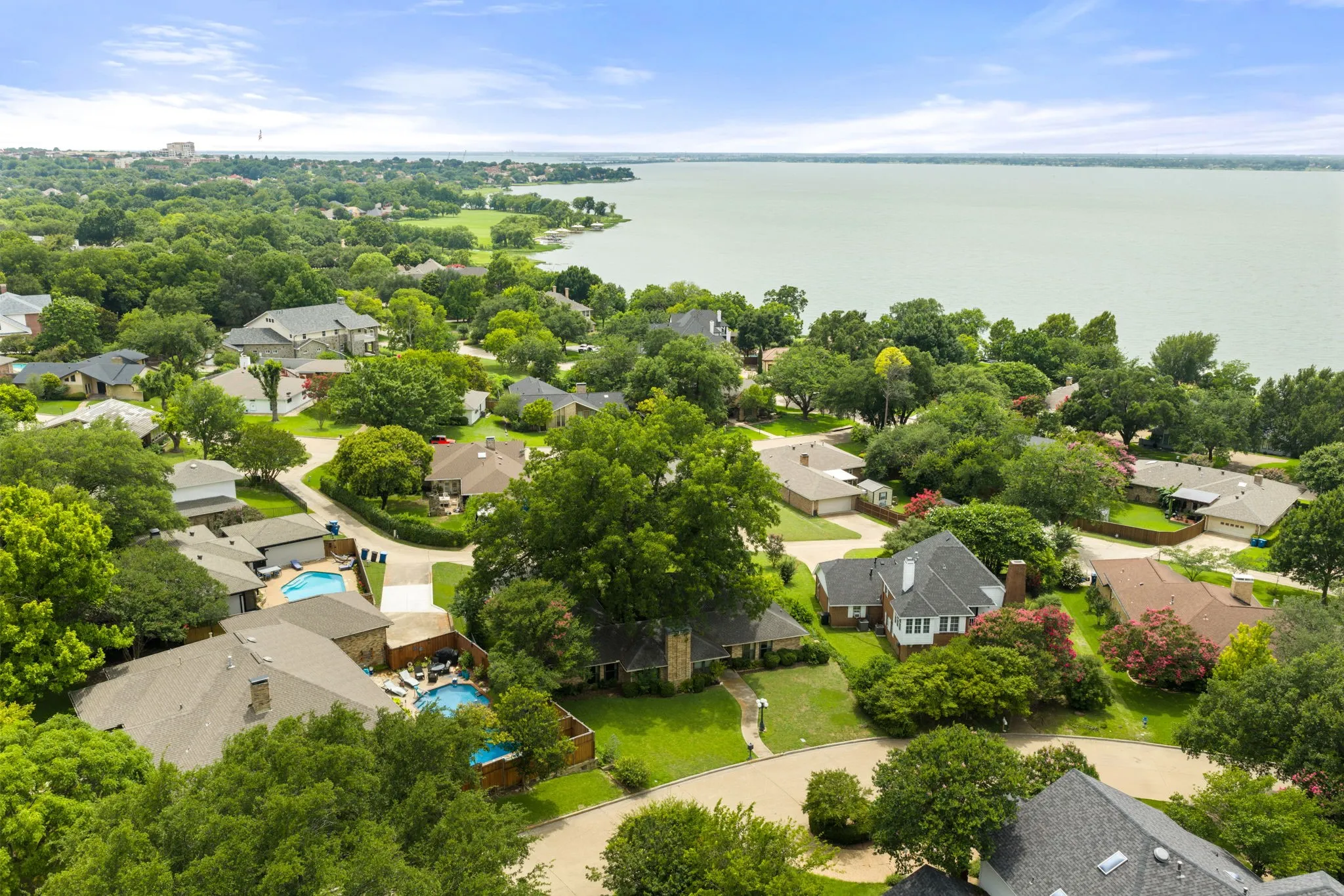 Single Family Residence For Sale in Rockwall County , 203 Tanya Drive, Rockwall, Texas 75087, 3 Bedroom, 3 Bathroom, 2 Garage spaces, 2,816 Sqft, built in 1980, mls#21311106, Real Estate Agent in Rockwall, Homes For Sale in Rockwall county, Homes For Sale in Rockwall, Realtor in Rockwall Texas, Real Estate Brokerage Independent Realty Texas, Luminita Cordes Realtor