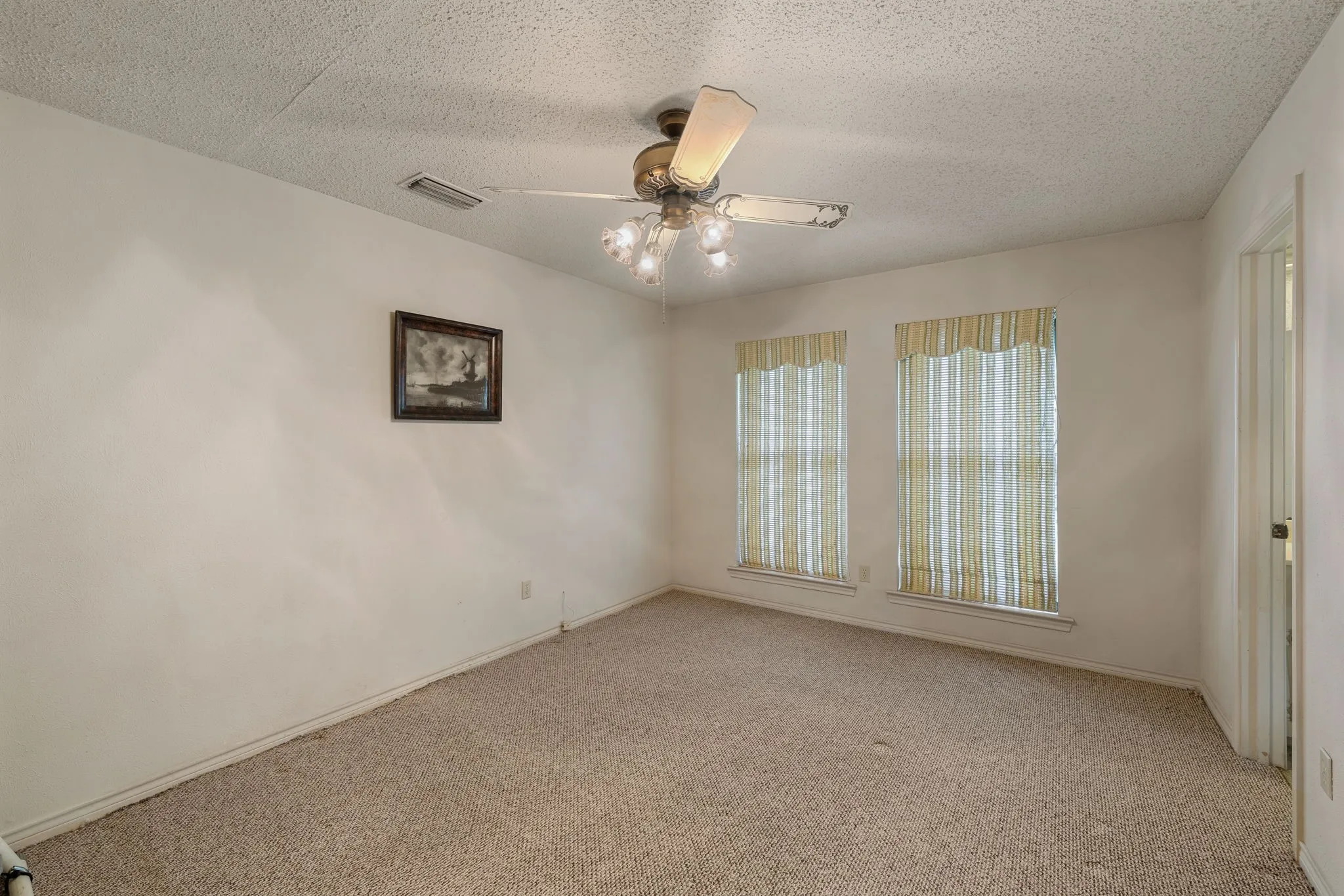 Single Family Residence For Sale in Rockwall County , 203 Tanya Drive, Rockwall, Texas 75087, 3 Bedroom, 3 Bathroom, 2 Garage spaces, 2,816 Sqft, built in 1980, mls#21311106, Real Estate Agent in Rockwall, Homes For Sale in Rockwall county, Homes For Sale in Rockwall, Realtor in Rockwall Texas, Real Estate Brokerage Independent Realty Texas, Luminita Cordes Realtor