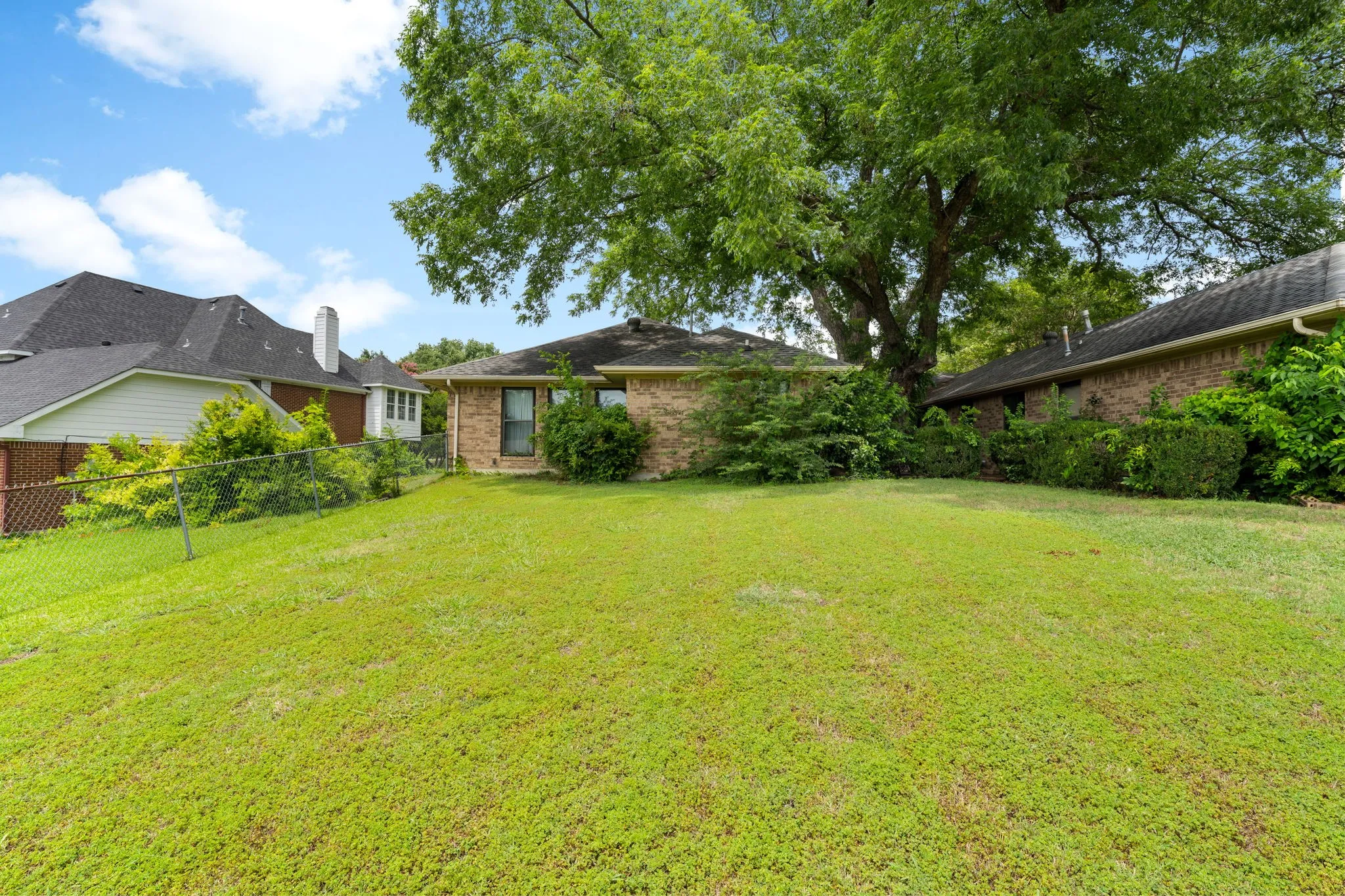 Single Family Residence For Sale in Rockwall County , 203 Tanya Drive, Rockwall, Texas 75087, 3 Bedroom, 3 Bathroom, 2 Garage spaces, 2,816 Sqft, built in 1980, mls#21311106, Real Estate Agent in Rockwall, Homes For Sale in Rockwall county, Homes For Sale in Rockwall, Realtor in Rockwall Texas, Real Estate Brokerage Independent Realty Texas, Luminita Cordes Realtor