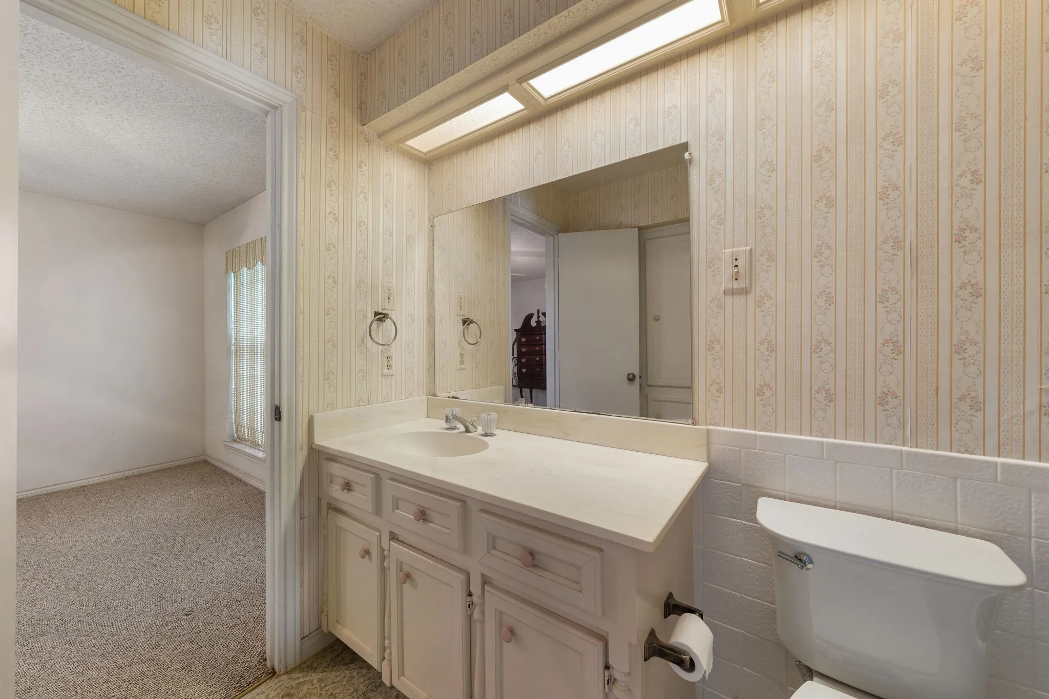 Single Family Residence For Sale in Rockwall County , 203 Tanya Drive, Rockwall, Texas 75087, 3 Bedroom, 3 Bathroom, 2 Garage spaces, 2,816 Sqft, built in 1980, mls#21311106, Real Estate Agent in Rockwall, Homes For Sale in Rockwall county, Homes For Sale in Rockwall, Realtor in Rockwall Texas, Real Estate Brokerage Independent Realty Texas, Luminita Cordes Realtor