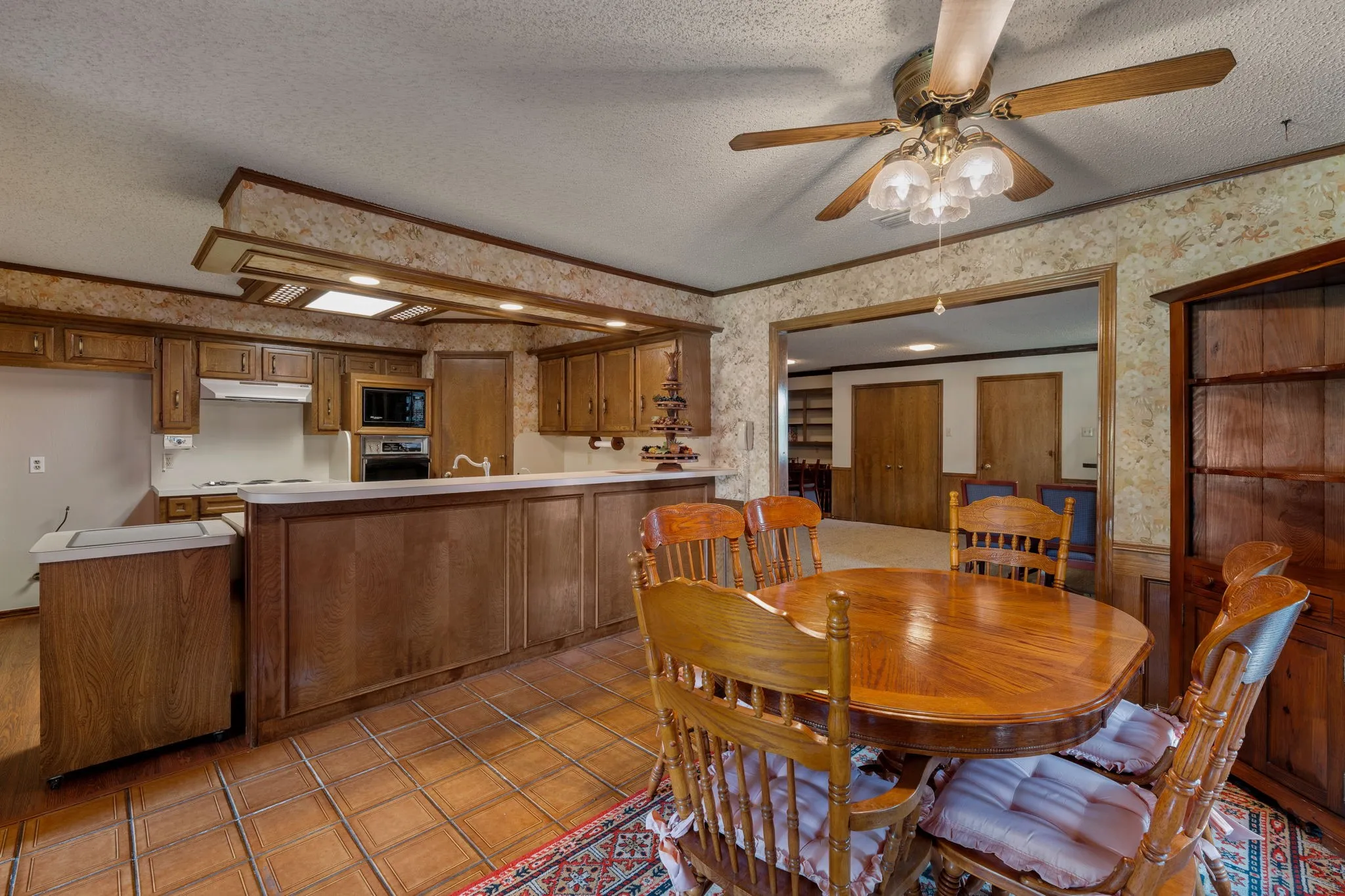 Single Family Residence For Sale in Rockwall County , 203 Tanya Drive, Rockwall, Texas 75087, 3 Bedroom, 3 Bathroom, 2 Garage spaces, 2,816 Sqft, built in 1980, mls#21311106, Real Estate Agent in Rockwall, Homes For Sale in Rockwall county, Homes For Sale in Rockwall, Realtor in Rockwall Texas, Real Estate Brokerage Independent Realty Texas, Luminita Cordes Realtor