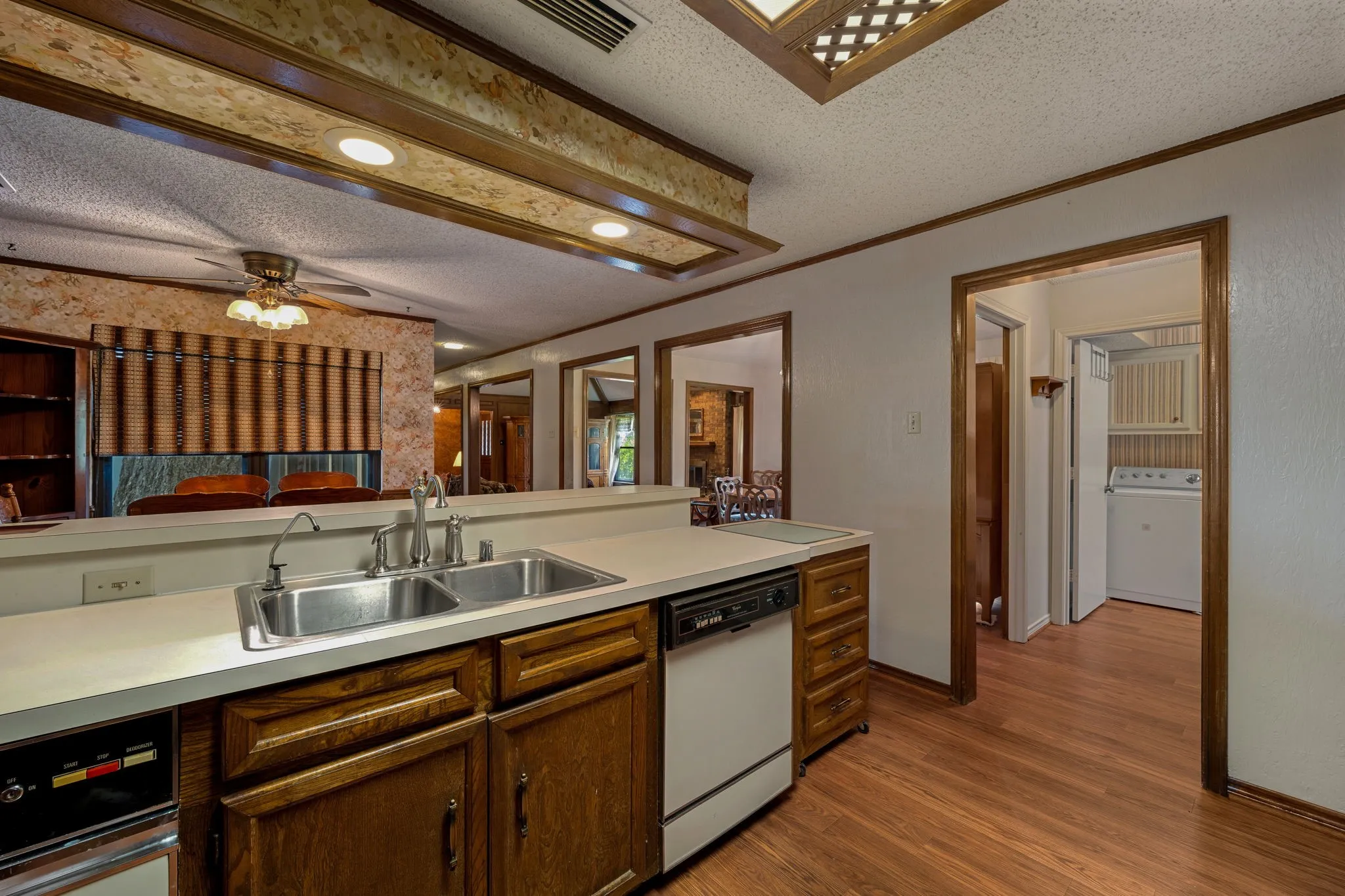 Single Family Residence For Sale in Rockwall County , 203 Tanya Drive, Rockwall, Texas 75087, 3 Bedroom, 3 Bathroom, 2 Garage spaces, 2,816 Sqft, built in 1980, mls#21311106, Real Estate Agent in Rockwall, Homes For Sale in Rockwall county, Homes For Sale in Rockwall, Realtor in Rockwall Texas, Real Estate Brokerage Independent Realty Texas, Luminita Cordes Realtor