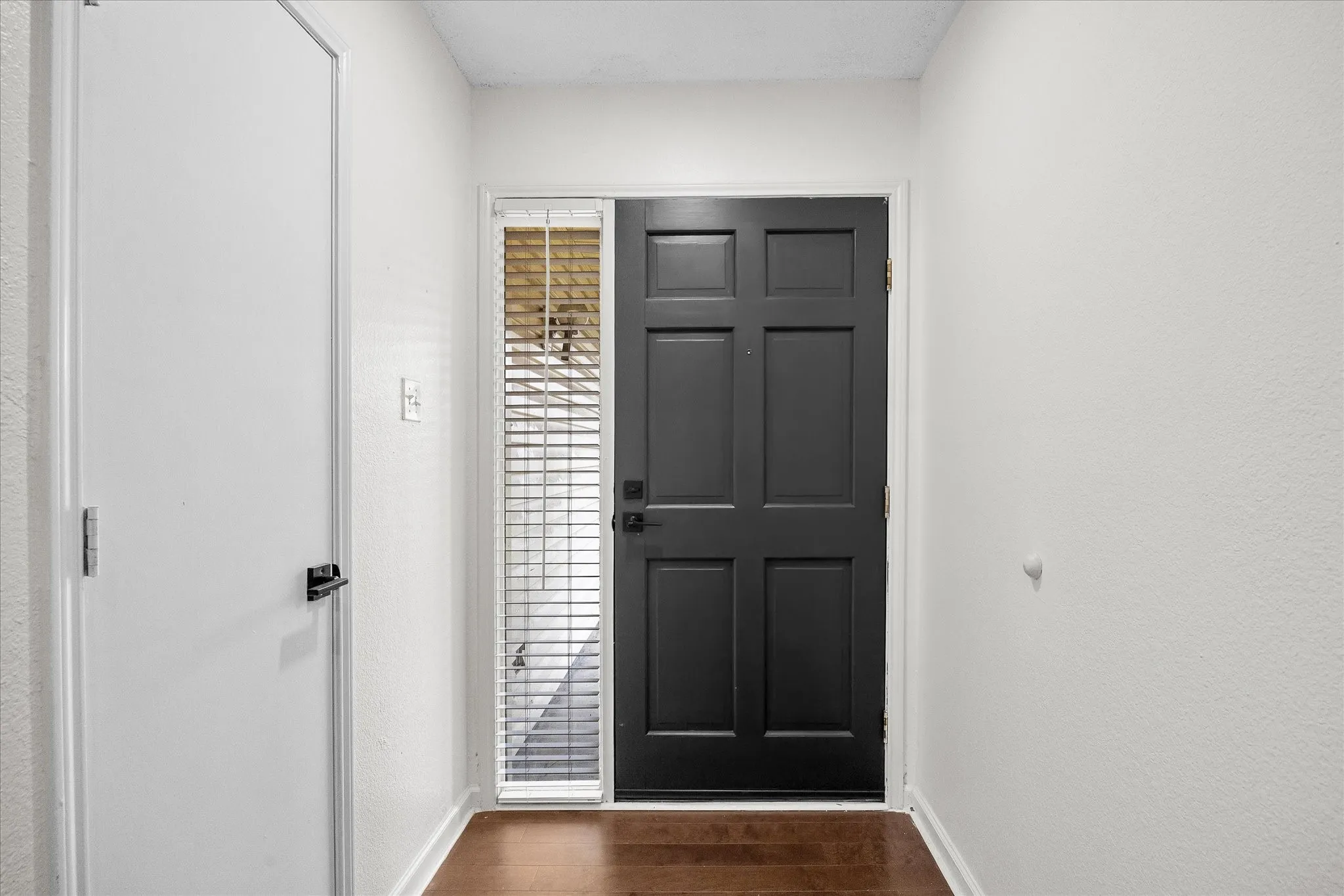 Single Family Residence For Sale in Tarrant County , 6403 Minuteman Lane, Arlington, Texas 76002, 3 Bedroom, 2 Bathroom, 2 Garage spaces, 1,524 Sqft, built in 1985, mls#21299790, Real Estate Agent in Arlington, Homes For Sale in Tarrant county, Homes For Sale in Arlington, Realtor in Arlington Texas, Real Estate Brokerage Independent Realty Texas, Luminita Cordes Realtor