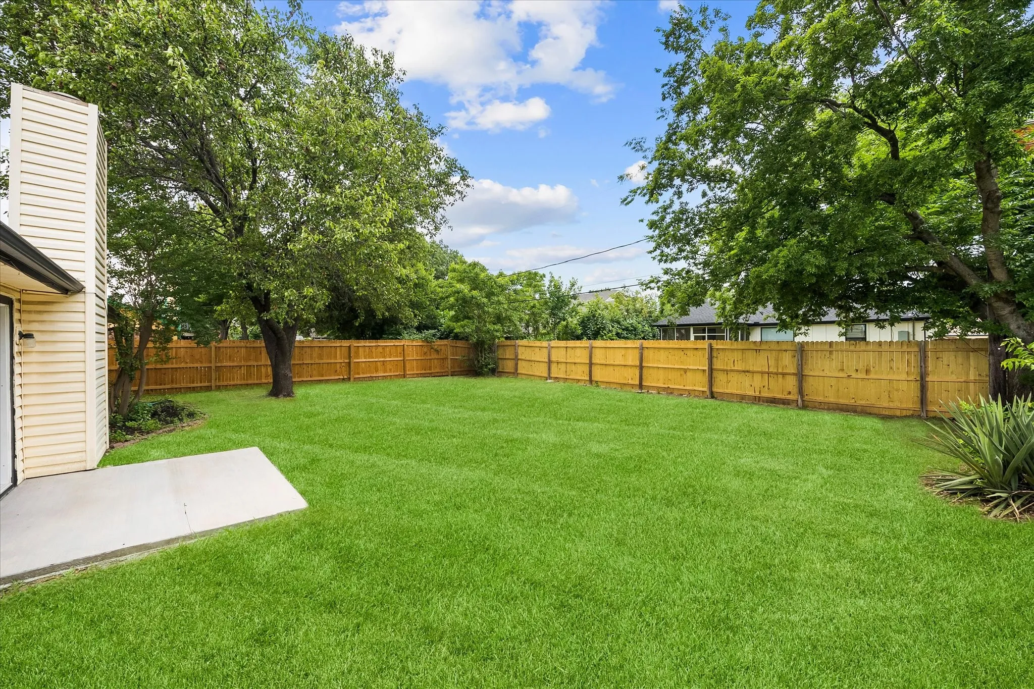 Single Family Residence For Sale in Tarrant County , 6403 Minuteman Lane, Arlington, Texas 76002, 3 Bedroom, 2 Bathroom, 2 Garage spaces, 1,524 Sqft, built in 1985, mls#21299790, Real Estate Agent in Arlington, Homes For Sale in Tarrant county, Homes For Sale in Arlington, Realtor in Arlington Texas, Real Estate Brokerage Independent Realty Texas, Luminita Cordes Realtor