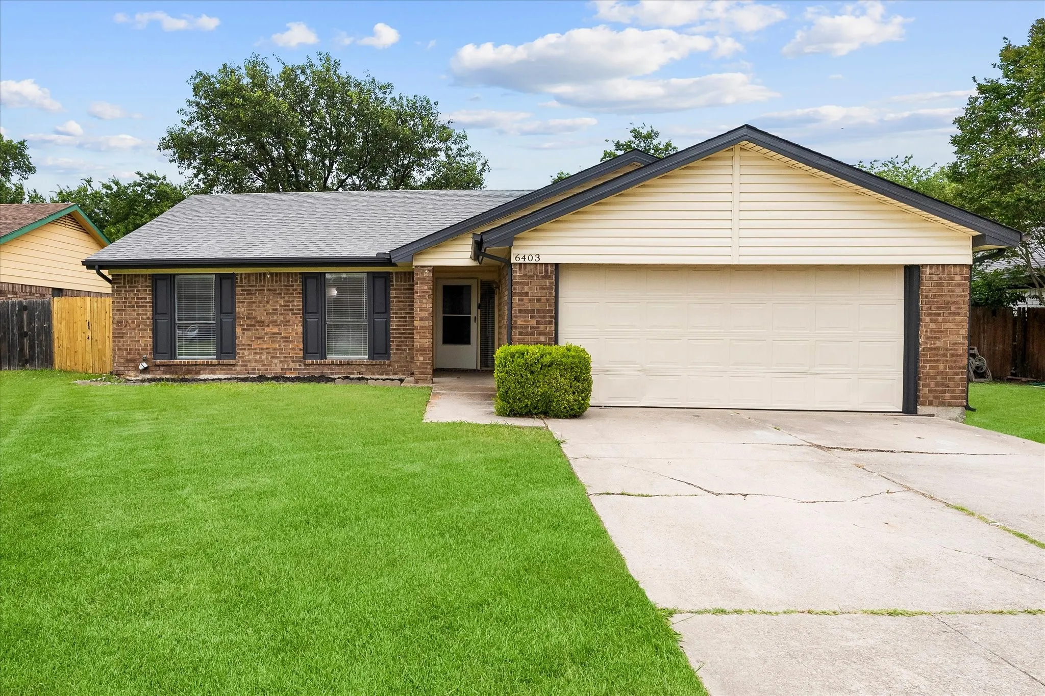 Single Family Residence For Sale in Tarrant County , 6403 Minuteman Lane, Arlington, Texas 76002, 3 Bedroom, 2 Bathroom, 2 Garage spaces, 1,524 Sqft, built in 1985, mls#21299790, Real Estate Agent in Arlington, Homes For Sale in Tarrant county, Homes For Sale in Arlington, Realtor in Arlington Texas, Real Estate Brokerage Independent Realty Texas, Luminita Cordes Realtor
