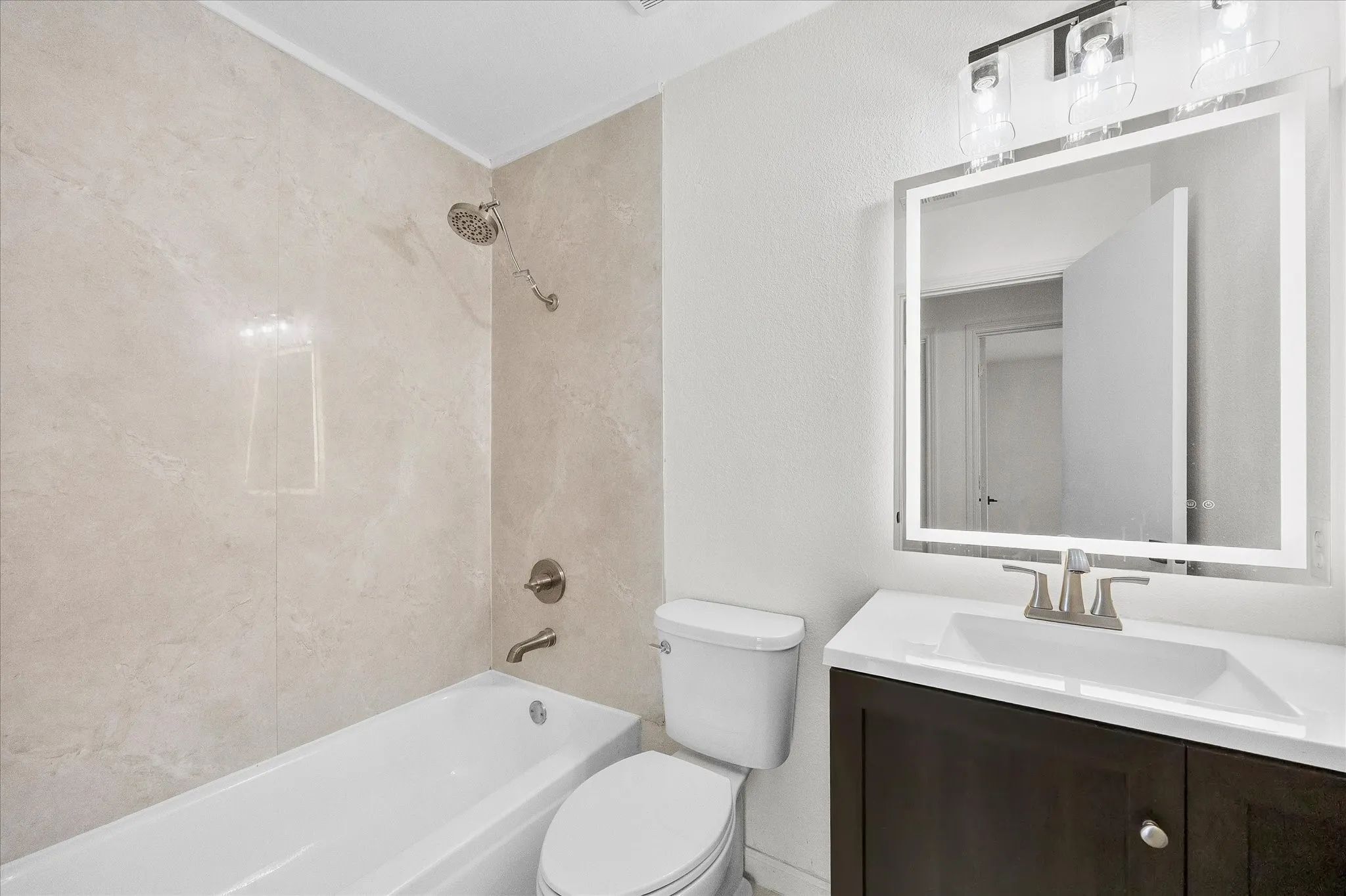 Single Family Residence For Sale in Tarrant County , 6403 Minuteman Lane, Arlington, Texas 76002, 3 Bedroom, 2 Bathroom, 2 Garage spaces, 1,524 Sqft, built in 1985, mls#21299790, Real Estate Agent in Arlington, Homes For Sale in Tarrant county, Homes For Sale in Arlington, Realtor in Arlington Texas, Real Estate Brokerage Independent Realty Texas, Luminita Cordes Realtor