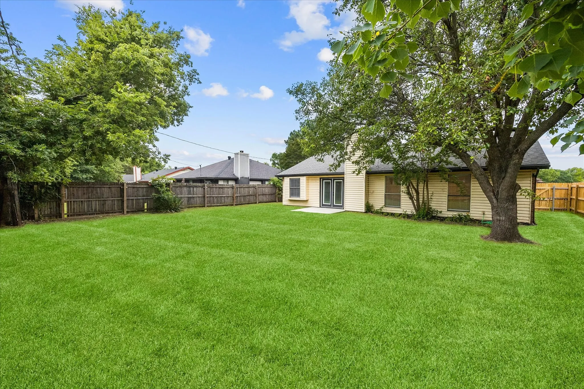 Single Family Residence For Sale in Tarrant County , 6403 Minuteman Lane, Arlington, Texas 76002, 3 Bedroom, 2 Bathroom, 2 Garage spaces, 1,524 Sqft, built in 1985, mls#21299790, Real Estate Agent in Arlington, Homes For Sale in Tarrant county, Homes For Sale in Arlington, Realtor in Arlington Texas, Real Estate Brokerage Independent Realty Texas, Luminita Cordes Realtor
