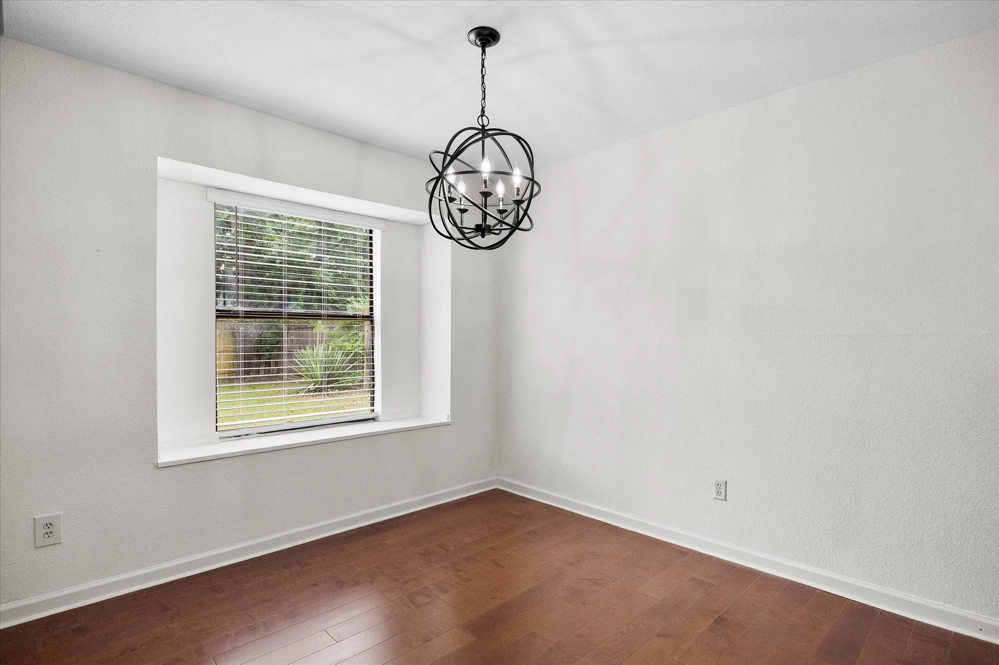 Single Family Residence For Sale in Tarrant County , 6403 Minuteman Lane, Arlington, Texas 76002, 3 Bedroom, 2 Bathroom, 2 Garage spaces, 1,524 Sqft, built in 1985, mls#21299790, Real Estate Agent in Arlington, Homes For Sale in Tarrant county, Homes For Sale in Arlington, Realtor in Arlington Texas, Real Estate Brokerage Independent Realty Texas, Luminita Cordes Realtor