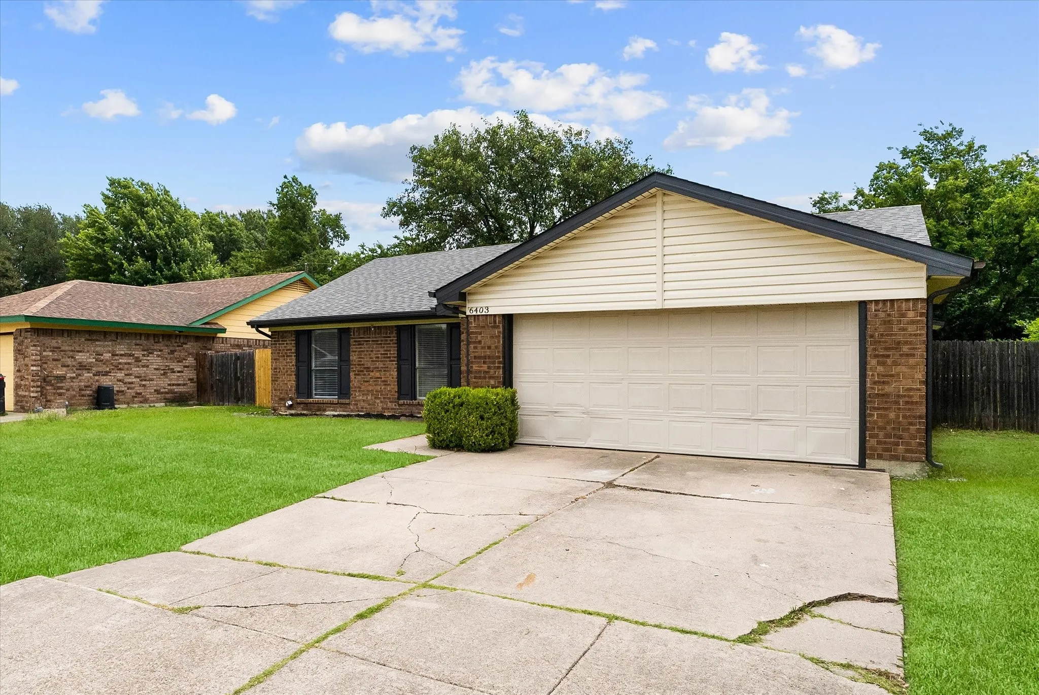 Single Family Residence For Sale in Tarrant County , 6403 Minuteman Lane, Arlington, Texas 76002, 3 Bedroom, 2 Bathroom, 2 Garage spaces, 1,524 Sqft, built in 1985, mls#21299790, Real Estate Agent in Arlington, Homes For Sale in Tarrant county, Homes For Sale in Arlington, Realtor in Arlington Texas, Real Estate Brokerage Independent Realty Texas, Luminita Cordes Realtor