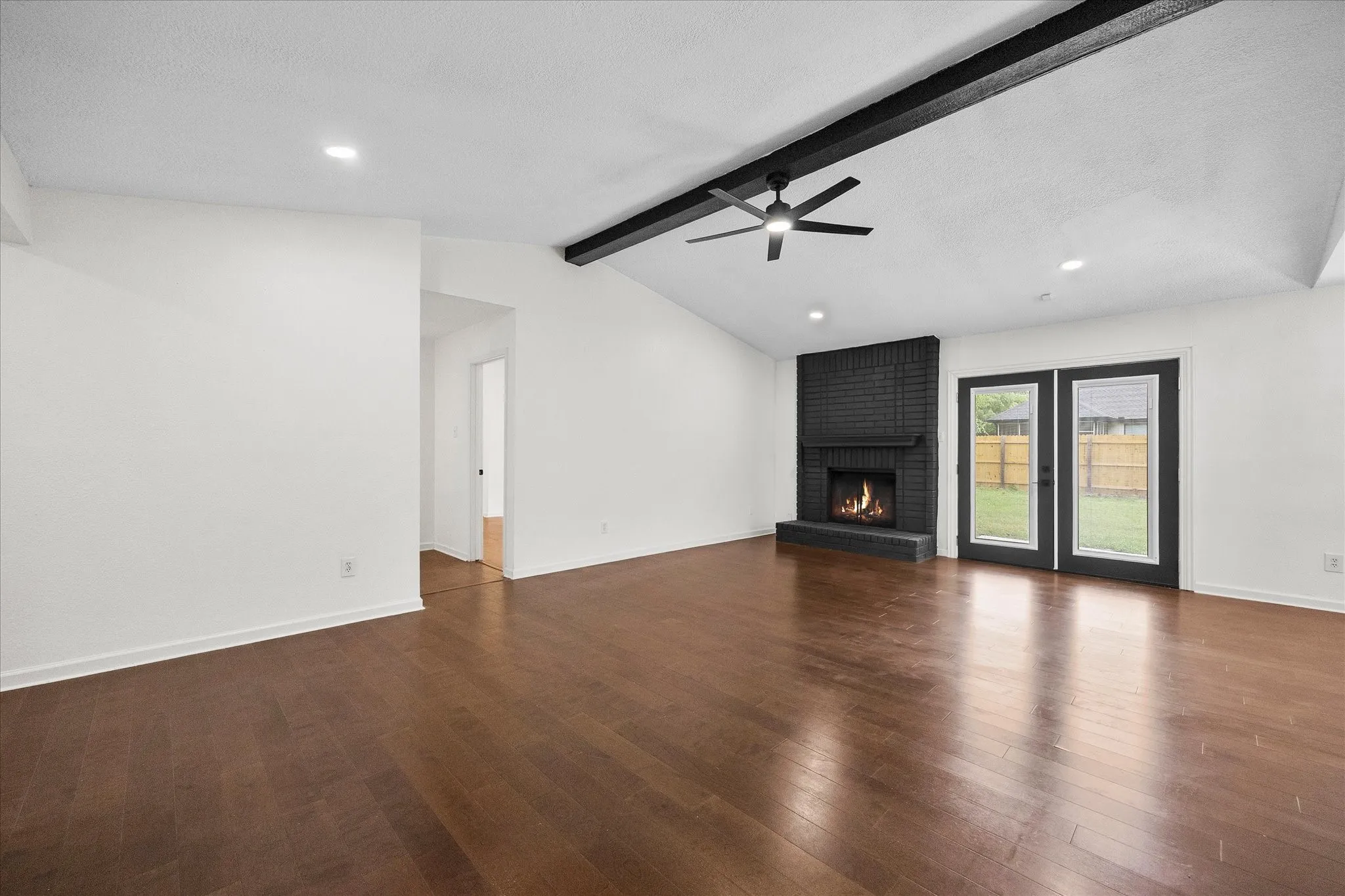 Single Family Residence For Sale in Tarrant County , 6403 Minuteman Lane, Arlington, Texas 76002, 3 Bedroom, 2 Bathroom, 2 Garage spaces, 1,524 Sqft, built in 1985, mls#21299790, Real Estate Agent in Arlington, Homes For Sale in Tarrant county, Homes For Sale in Arlington, Realtor in Arlington Texas, Real Estate Brokerage Independent Realty Texas, Luminita Cordes Realtor