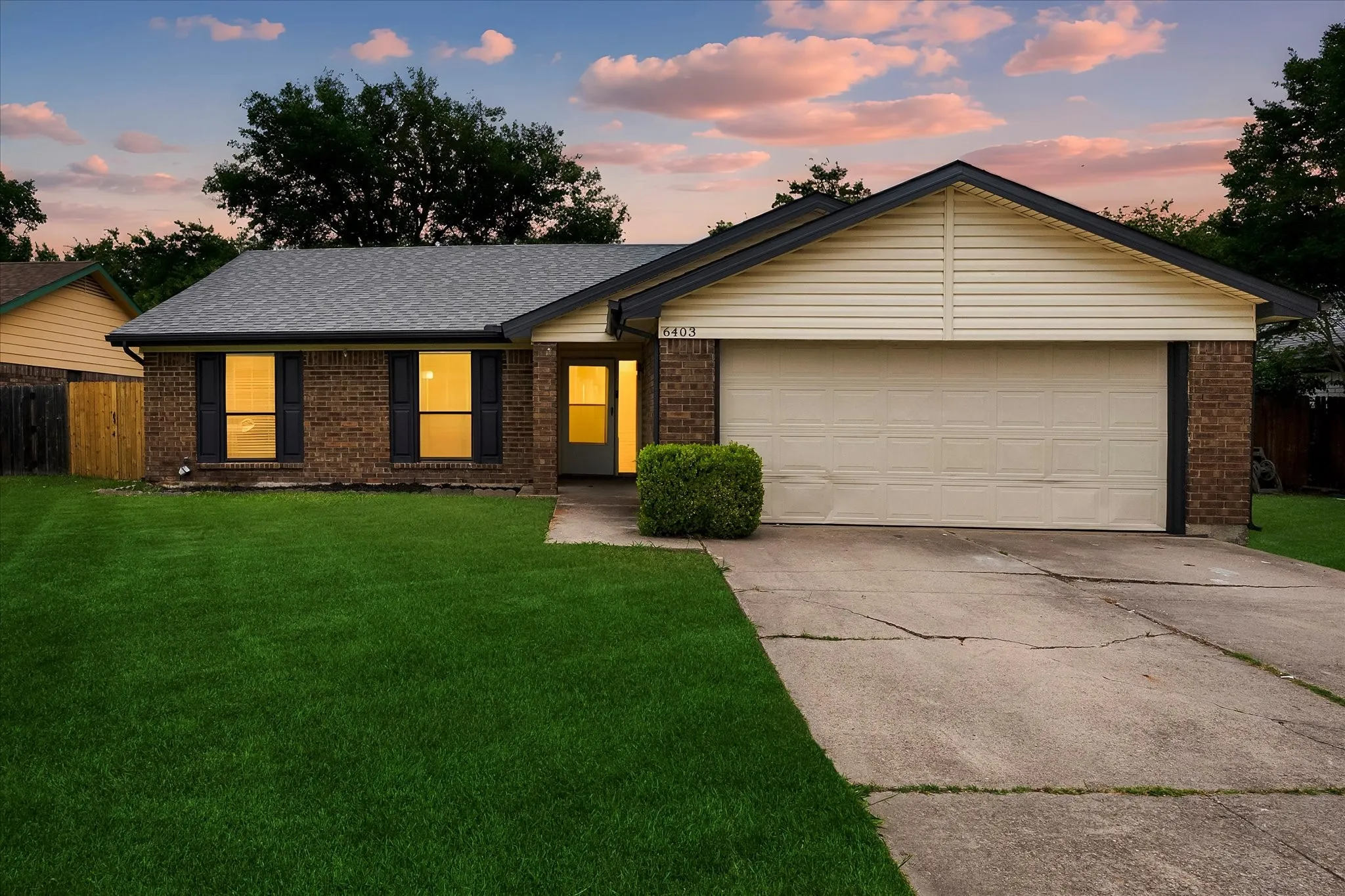 Single Family Residence For Sale in Tarrant County , 6403 Minuteman Lane, Arlington, Texas 76002, 3 Bedroom, 2 Bathroom, 2 Garage spaces, 1,524 Sqft, built in 1985, mls#21299790, Real Estate Agent in Arlington, Homes For Sale in Tarrant county, Homes For Sale in Arlington, Realtor in Arlington Texas, Real Estate Brokerage Independent Realty Texas, Luminita Cordes Realtor
