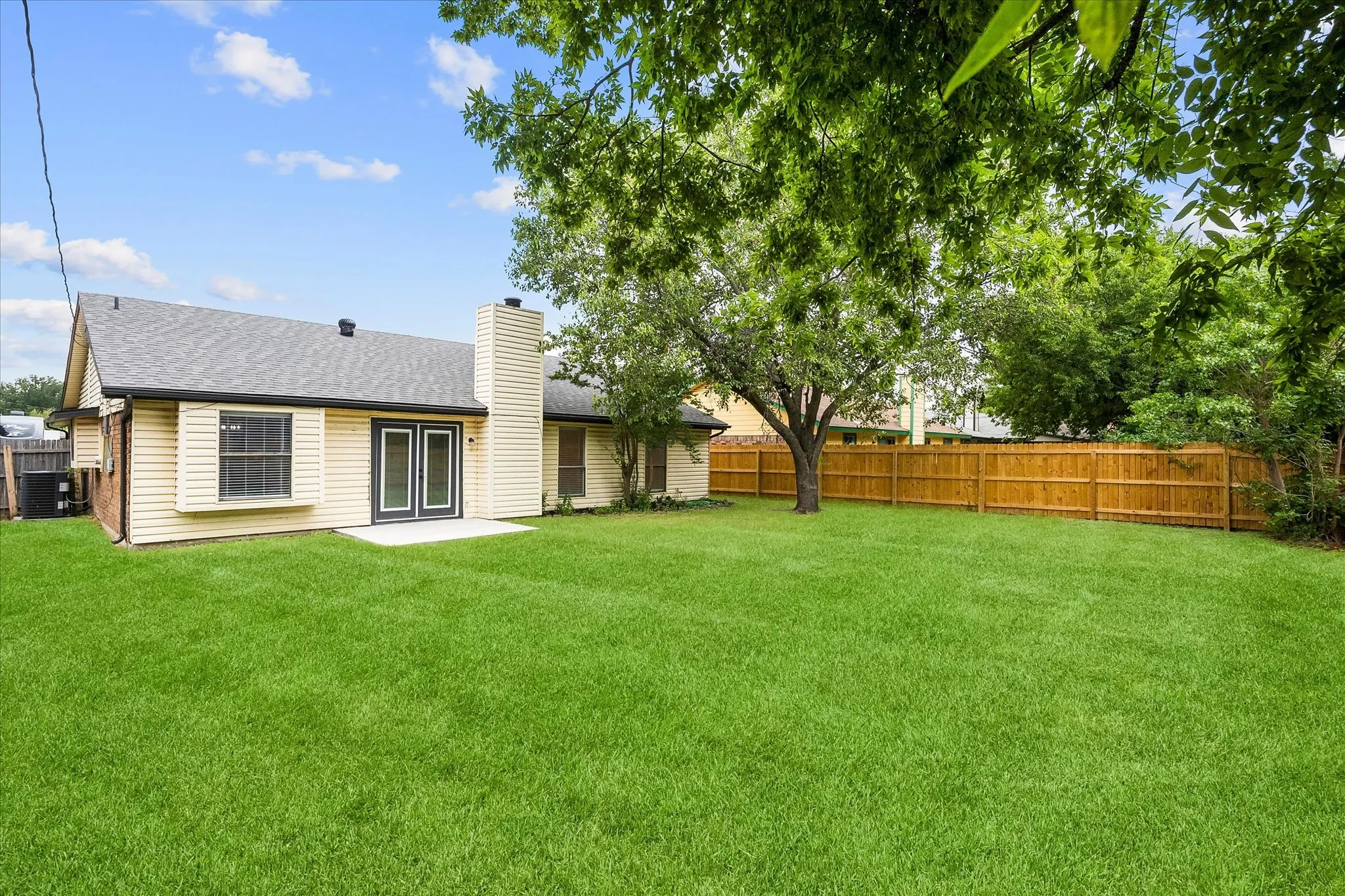 Single Family Residence For Sale in Tarrant County , 6403 Minuteman Lane, Arlington, Texas 76002, 3 Bedroom, 2 Bathroom, 2 Garage spaces, 1,524 Sqft, built in 1985, mls#21299790, Real Estate Agent in Arlington, Homes For Sale in Tarrant county, Homes For Sale in Arlington, Realtor in Arlington Texas, Real Estate Brokerage Independent Realty Texas, Luminita Cordes Realtor