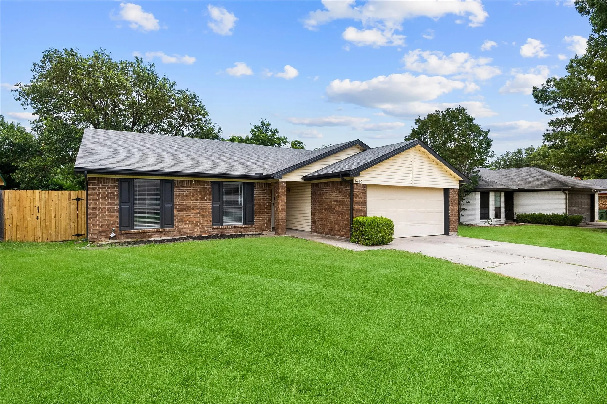 Single Family Residence For Sale in Tarrant County , 6403 Minuteman Lane, Arlington, Texas 76002, 3 Bedroom, 2 Bathroom, 2 Garage spaces, 1,524 Sqft, built in 1985, mls#21299790, Real Estate Agent in Arlington, Homes For Sale in Tarrant county, Homes For Sale in Arlington, Realtor in Arlington Texas, Real Estate Brokerage Independent Realty Texas, Luminita Cordes Realtor