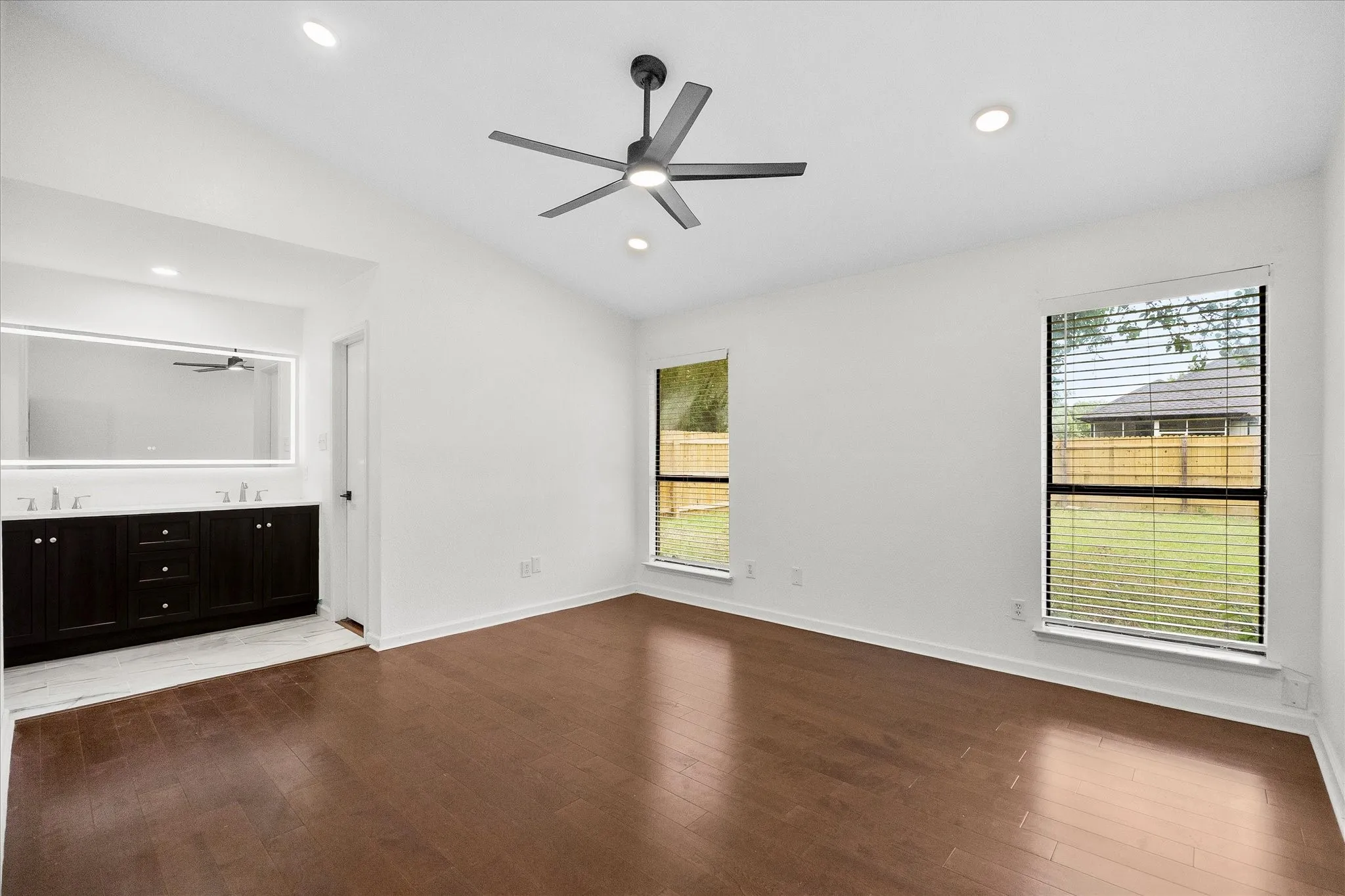 Single Family Residence For Sale in Tarrant County , 6403 Minuteman Lane, Arlington, Texas 76002, 3 Bedroom, 2 Bathroom, 2 Garage spaces, 1,524 Sqft, built in 1985, mls#21299790, Real Estate Agent in Arlington, Homes For Sale in Tarrant county, Homes For Sale in Arlington, Realtor in Arlington Texas, Real Estate Brokerage Independent Realty Texas, Luminita Cordes Realtor