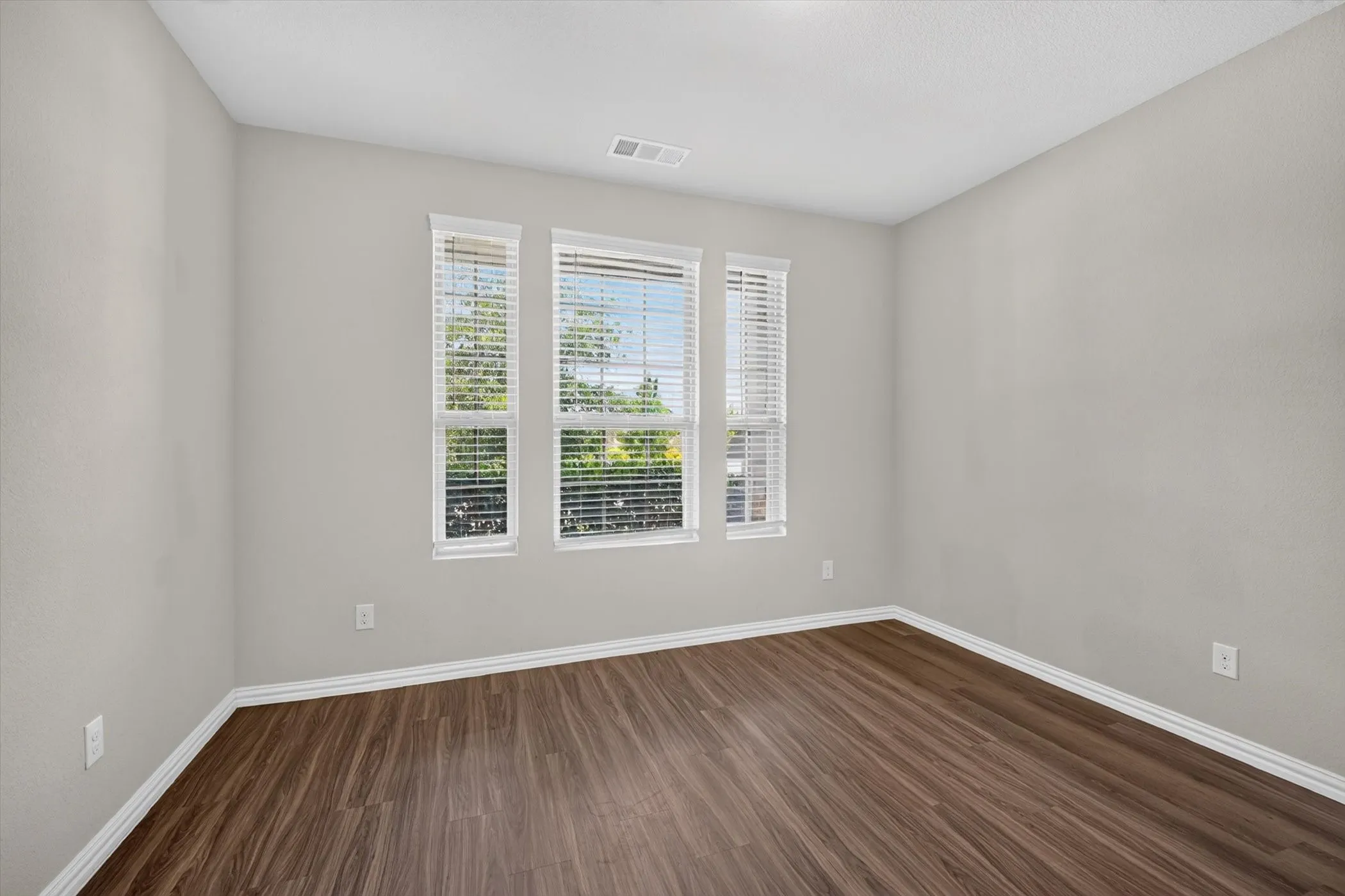 Single Family Residence For Rent in Denton County , 3009 Stallion Trail Way, Aubrey, Texas 76227, 4 Bedroom, 3 Bathroom, 3 Garage spaces, 2,910 Sqft, built in 2020, mls#21312916, Real Estate Agent in Aubrey, Homes For Rent in Denton county, Homes For Rent in Aubrey, Realtor in Aubrey Texas, Real Estate Brokerage Independent Realty Texas, Luminita Cordes Realtor