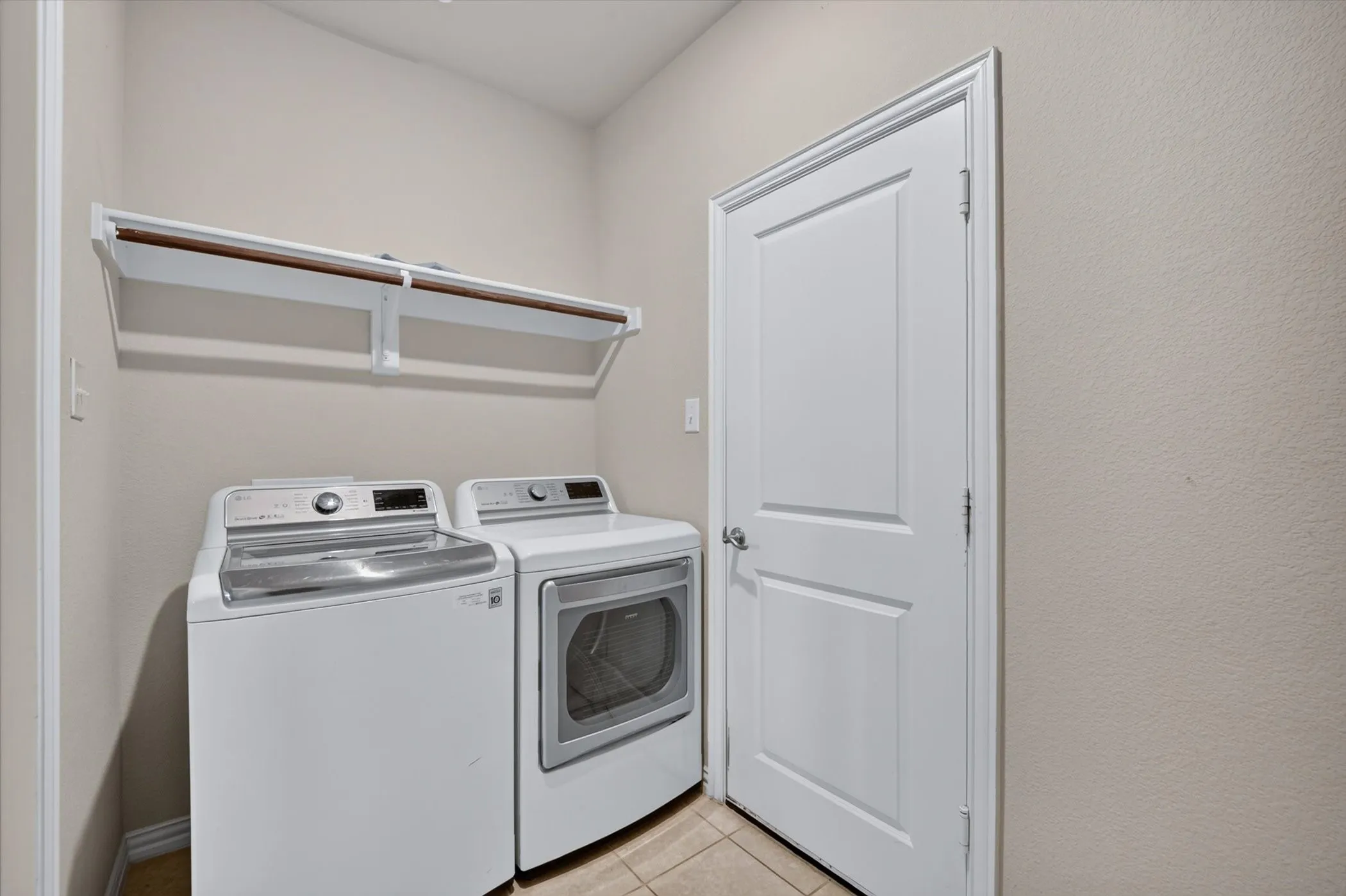 Single Family Residence For Rent in Denton County , 3009 Stallion Trail Way, Aubrey, Texas 76227, 4 Bedroom, 3 Bathroom, 3 Garage spaces, 2,910 Sqft, built in 2020, mls#21312916, Real Estate Agent in Aubrey, Homes For Rent in Denton county, Homes For Rent in Aubrey, Realtor in Aubrey Texas, Real Estate Brokerage Independent Realty Texas, Luminita Cordes Realtor