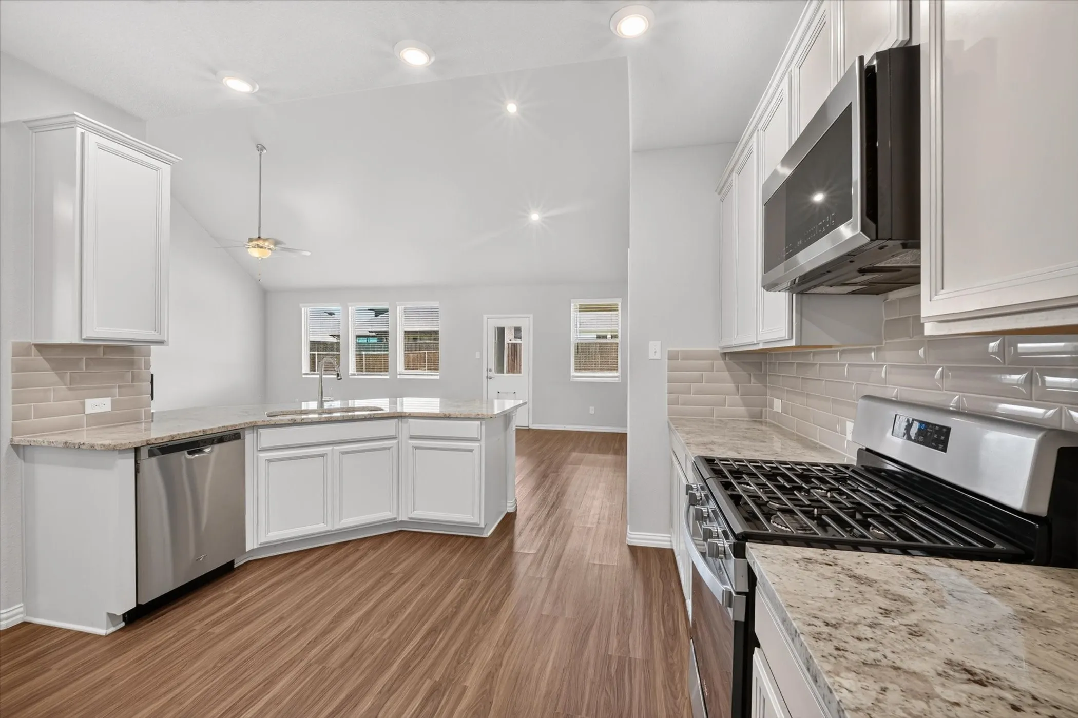 Single Family Residence For Rent in Denton County , 3009 Stallion Trail Way, Aubrey, Texas 76227, 4 Bedroom, 3 Bathroom, 3 Garage spaces, 2,910 Sqft, built in 2020, mls#21312916, Real Estate Agent in Aubrey, Homes For Rent in Denton county, Homes For Rent in Aubrey, Realtor in Aubrey Texas, Real Estate Brokerage Independent Realty Texas, Luminita Cordes Realtor