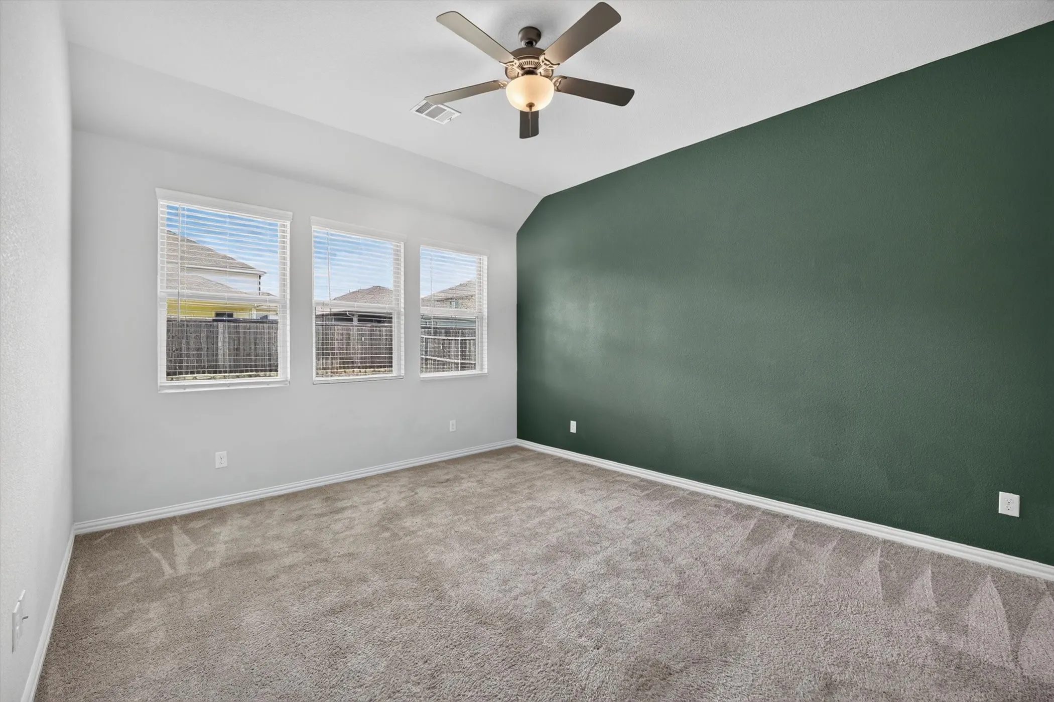 Single Family Residence For Rent in Denton County , 3009 Stallion Trail Way, Aubrey, Texas 76227, 4 Bedroom, 3 Bathroom, 3 Garage spaces, 2,910 Sqft, built in 2020, mls#21312916, Real Estate Agent in Aubrey, Homes For Rent in Denton county, Homes For Rent in Aubrey, Realtor in Aubrey Texas, Real Estate Brokerage Independent Realty Texas, Luminita Cordes Realtor