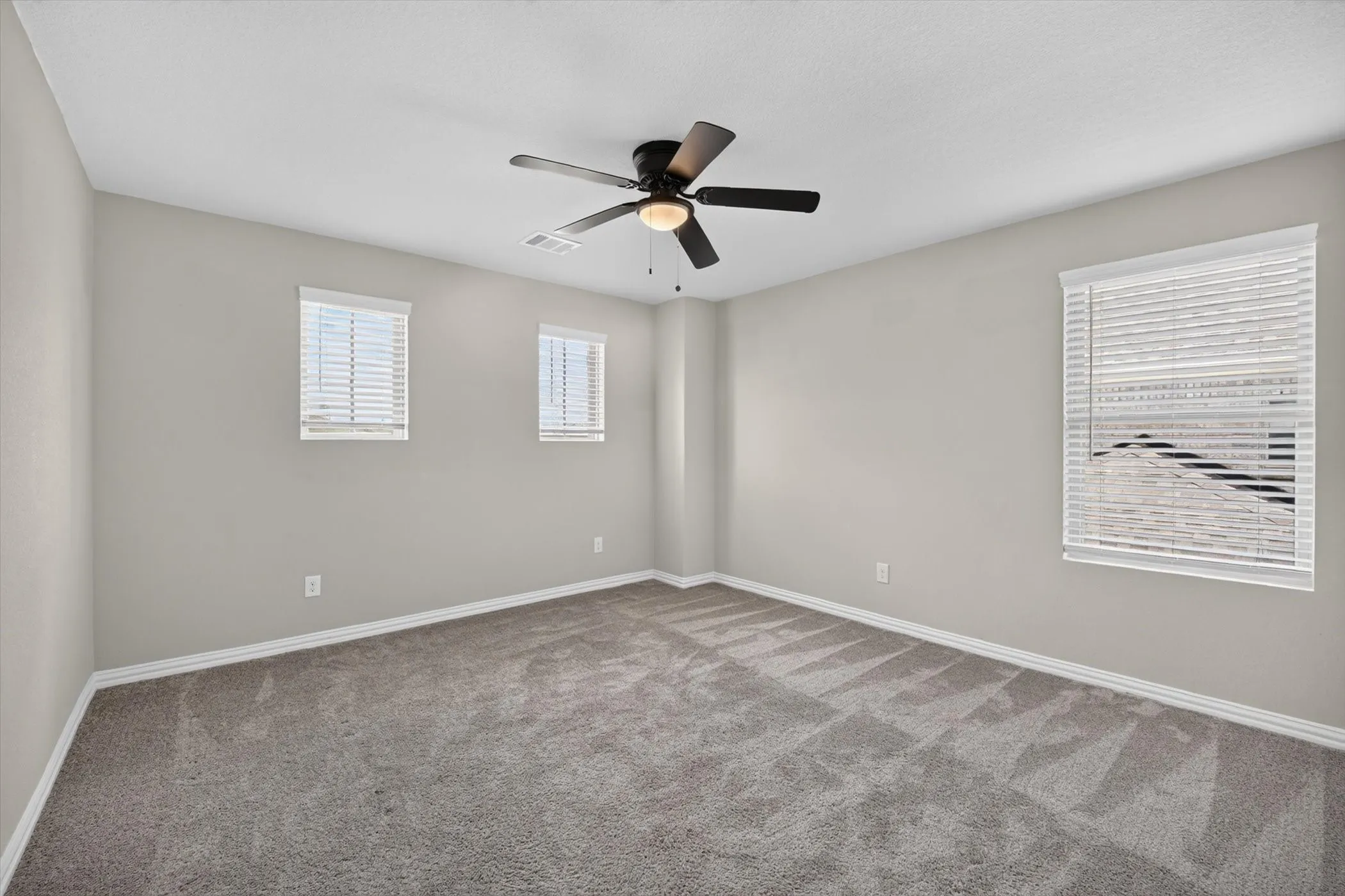 Single Family Residence For Rent in Denton County , 3009 Stallion Trail Way, Aubrey, Texas 76227, 4 Bedroom, 3 Bathroom, 3 Garage spaces, 2,910 Sqft, built in 2020, mls#21312916, Real Estate Agent in Aubrey, Homes For Rent in Denton county, Homes For Rent in Aubrey, Realtor in Aubrey Texas, Real Estate Brokerage Independent Realty Texas, Luminita Cordes Realtor
