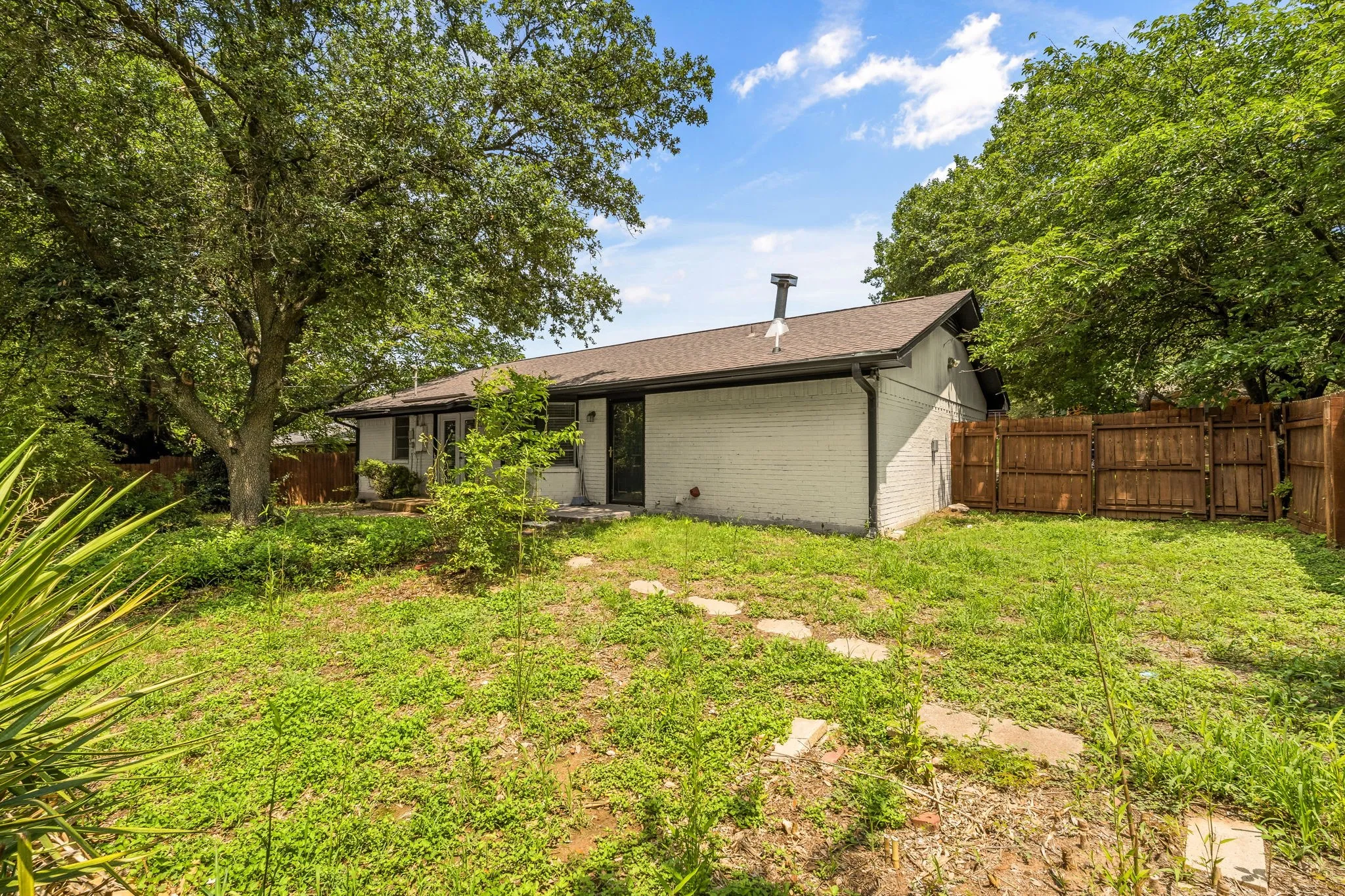 Single Family Residence For Sale in Parker County , 1213 Vivienne Street, Weatherford, Texas 76086, 4 Bedroom, 3 Bathroom, Garage spaces, 1,747 Sqft, built in 1979, mls#21311668, Real Estate Agent in Weatherford, Homes For Sale in Parker county, Homes For Sale in Weatherford, Realtor in Weatherford Texas, Real Estate Brokerage Independent Realty Texas, Luminita Cordes Realtor