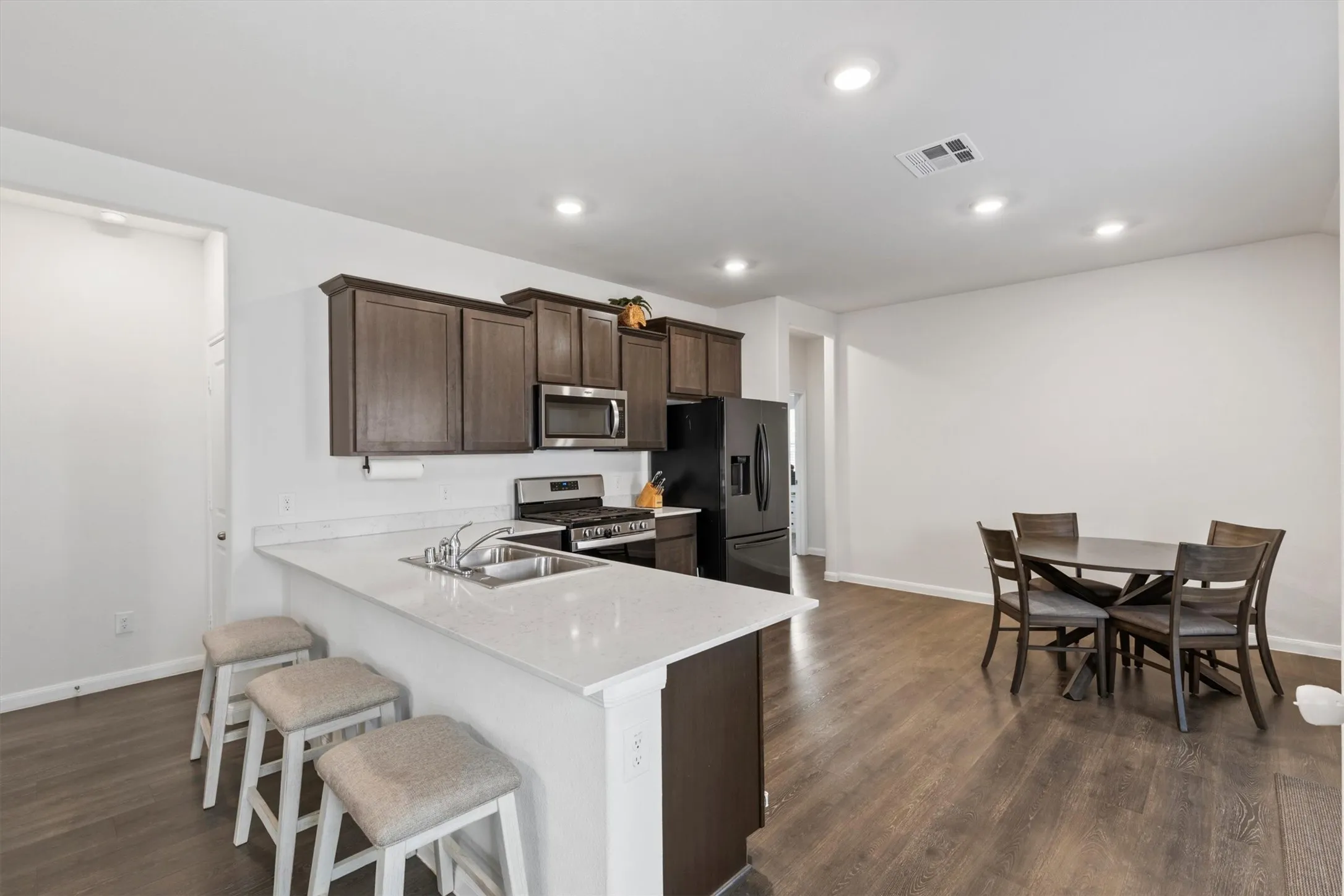 Single Family Residence For Sale in Grayson County , 3916 Oak Creek Circle, Denison, Texas 75020, 3 Bedroom, 2 Bathroom, 2 Garage spaces, 1,517 Sqft, built in 2021, mls#21311432, Real Estate Agent in Denison, Homes For Sale in Grayson county, Homes For Sale in Denison, Realtor in Denison Texas, Real Estate Brokerage Independent Realty Texas, Luminita Cordes Realtor