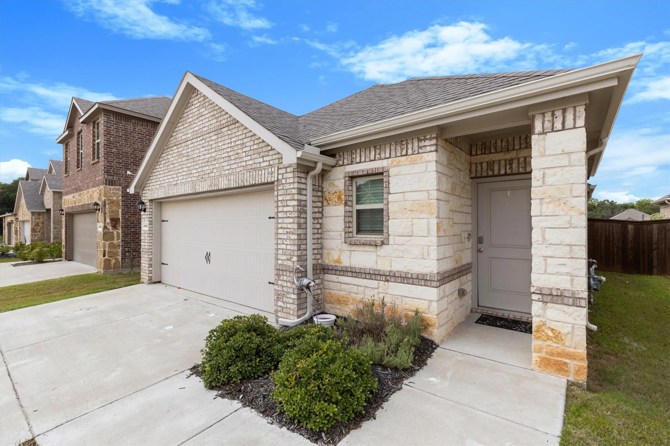 Single Family Residence For Sale in Grayson County , 3916 Oak Creek Circle, Denison, Texas 75020, 3 Bedroom, 2 Bathroom, 2 Garage spaces, 1,517 Sqft, built in 2021, mls#21311432, Real Estate Agent in Denison, Homes For Sale in Grayson county, Homes For Sale in Denison, Realtor in Denison Texas, Real Estate Brokerage Independent Realty Texas, Luminita Cordes Realtor