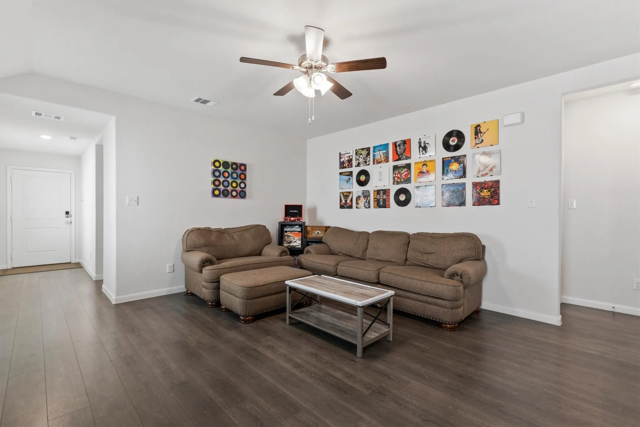 Single Family Residence For Sale in Grayson County , 3916 Oak Creek Circle, Denison, Texas 75020, 3 Bedroom, 2 Bathroom, 2 Garage spaces, 1,517 Sqft, built in 2021, mls#21311432, Real Estate Agent in Denison, Homes For Sale in Grayson county, Homes For Sale in Denison, Realtor in Denison Texas, Real Estate Brokerage Independent Realty Texas, Luminita Cordes Realtor