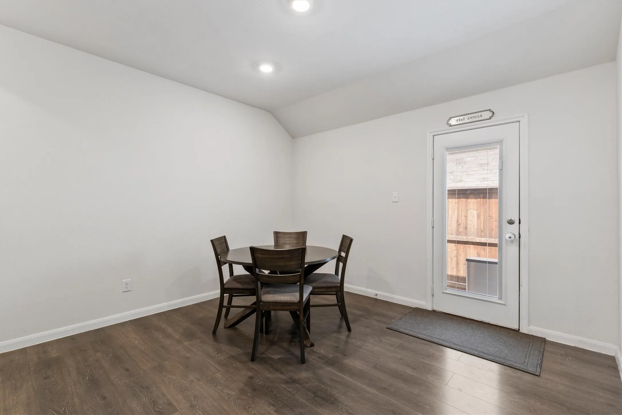 Single Family Residence For Sale in Grayson County , 3916 Oak Creek Circle, Denison, Texas 75020, 3 Bedroom, 2 Bathroom, 2 Garage spaces, 1,517 Sqft, built in 2021, mls#21311432, Real Estate Agent in Denison, Homes For Sale in Grayson county, Homes For Sale in Denison, Realtor in Denison Texas, Real Estate Brokerage Independent Realty Texas, Luminita Cordes Realtor