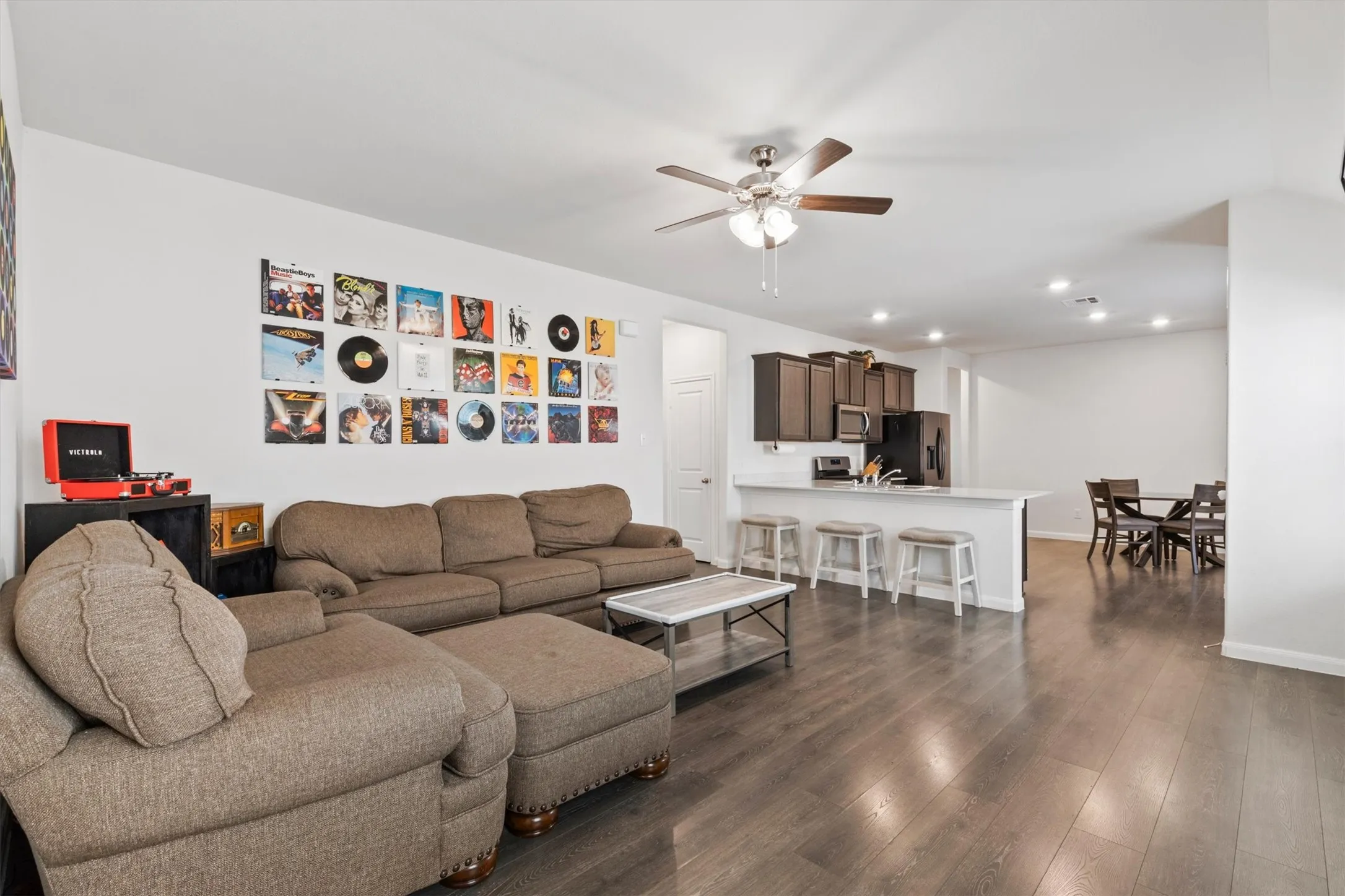 Single Family Residence For Sale in Grayson County , 3916 Oak Creek Circle, Denison, Texas 75020, 3 Bedroom, 2 Bathroom, 2 Garage spaces, 1,517 Sqft, built in 2021, mls#21311432, Real Estate Agent in Denison, Homes For Sale in Grayson county, Homes For Sale in Denison, Realtor in Denison Texas, Real Estate Brokerage Independent Realty Texas, Luminita Cordes Realtor