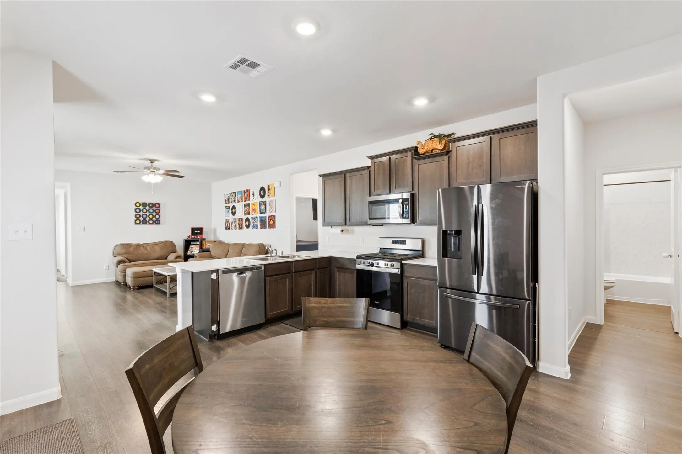 Single Family Residence For Sale in Grayson County , 3916 Oak Creek Circle, Denison, Texas 75020, 3 Bedroom, 2 Bathroom, 2 Garage spaces, 1,517 Sqft, built in 2021, mls#21311432, Real Estate Agent in Denison, Homes For Sale in Grayson county, Homes For Sale in Denison, Realtor in Denison Texas, Real Estate Brokerage Independent Realty Texas, Luminita Cordes Realtor