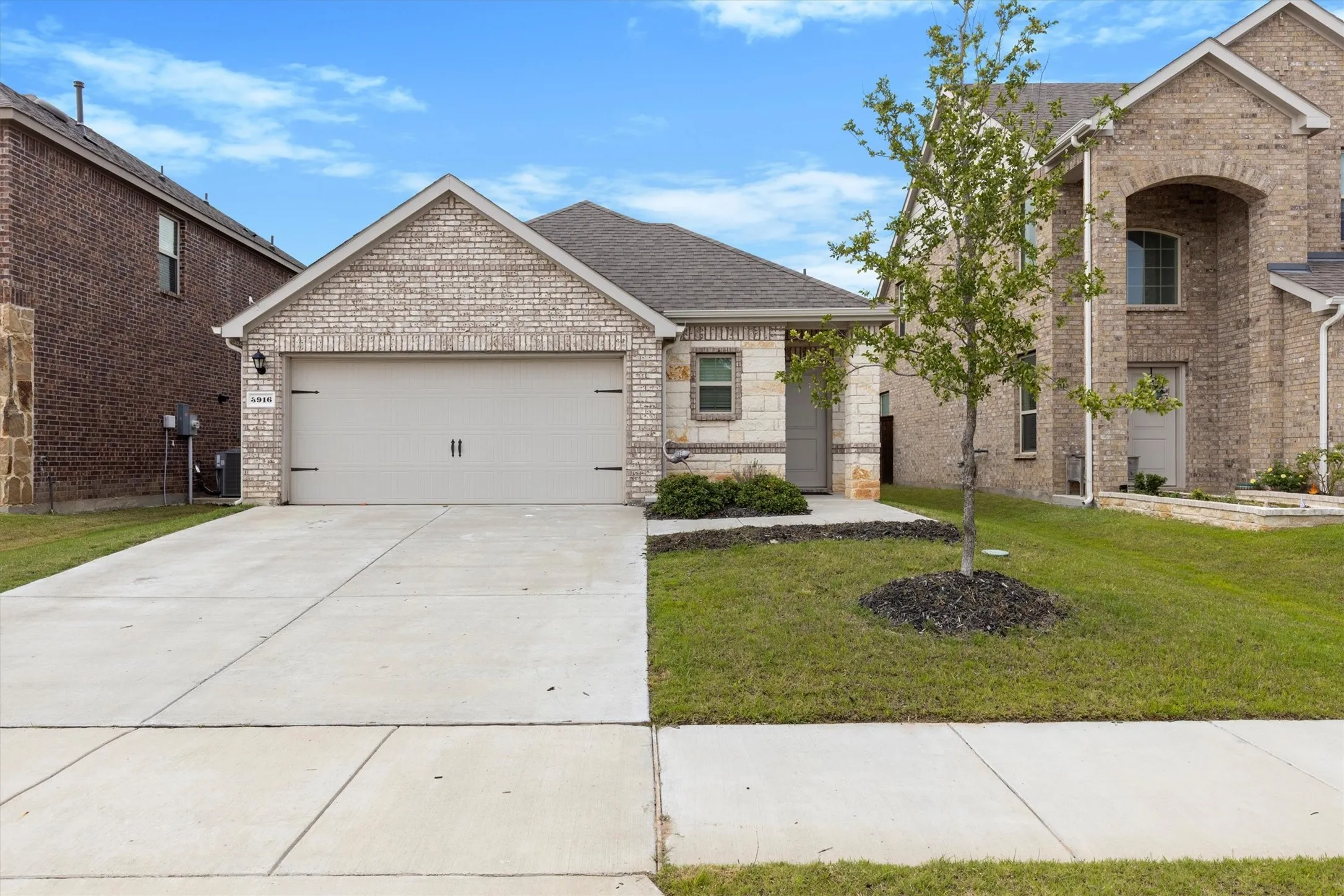 Single Family Residence For Sale in Grayson County , 3916 Oak Creek Circle, Denison, Texas 75020, 3 Bedroom, 2 Bathroom, 2 Garage spaces, 1,517 Sqft, built in 2021, mls#21311432, Real Estate Agent in Denison, Homes For Sale in Grayson county, Homes For Sale in Denison, Realtor in Denison Texas, Real Estate Brokerage Independent Realty Texas, Luminita Cordes Realtor